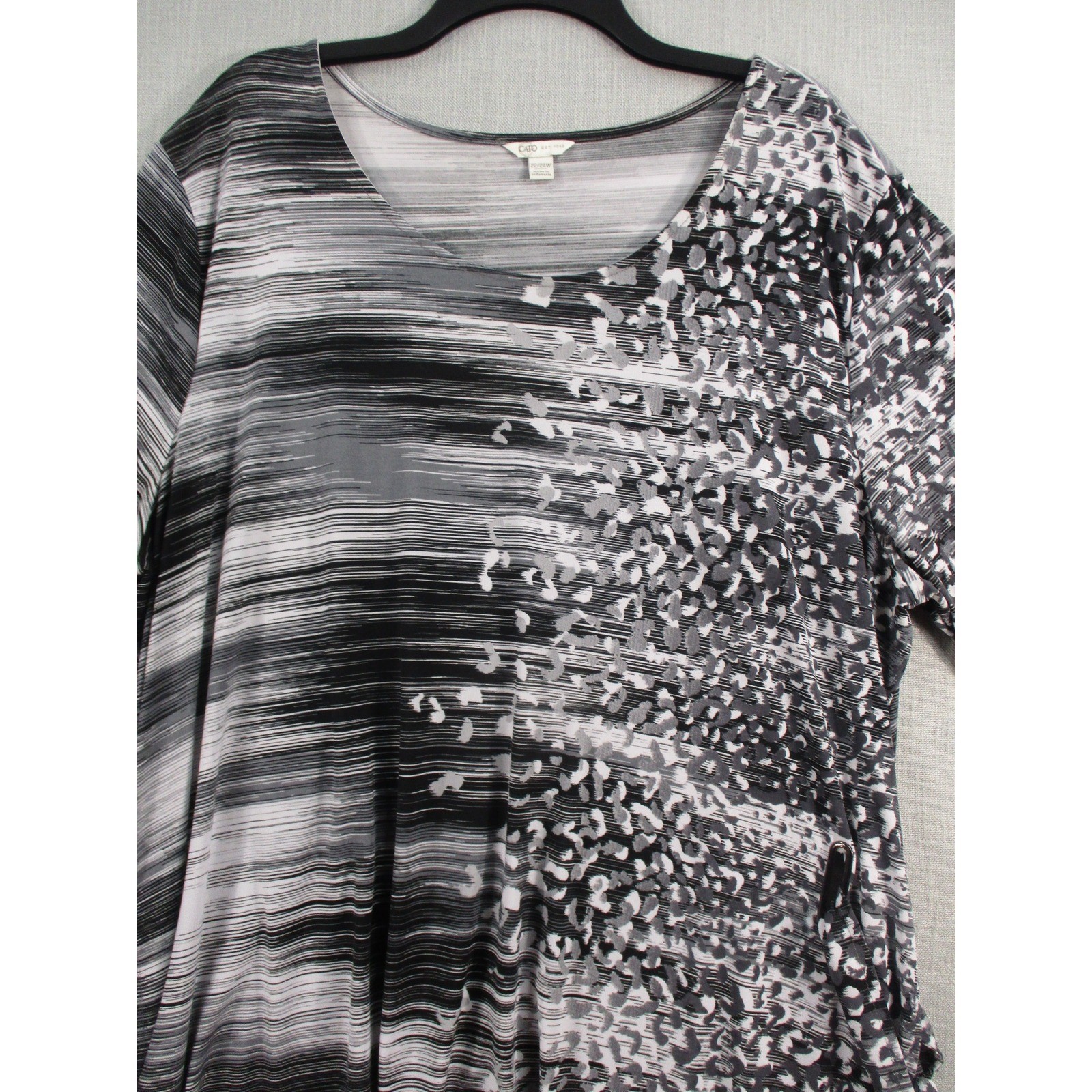 Cato Womens Plus Size 22/24W Abstract Print Asymmetric Hem 3/4 Sleeve Top Black