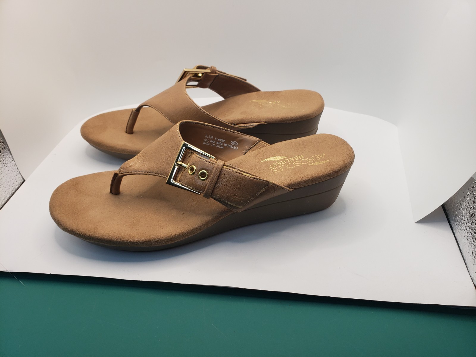 Aerosoles Heelrest Thong Sandals 8.5M, Lt. Tan 170 Flower. Soles Show NO WEAR