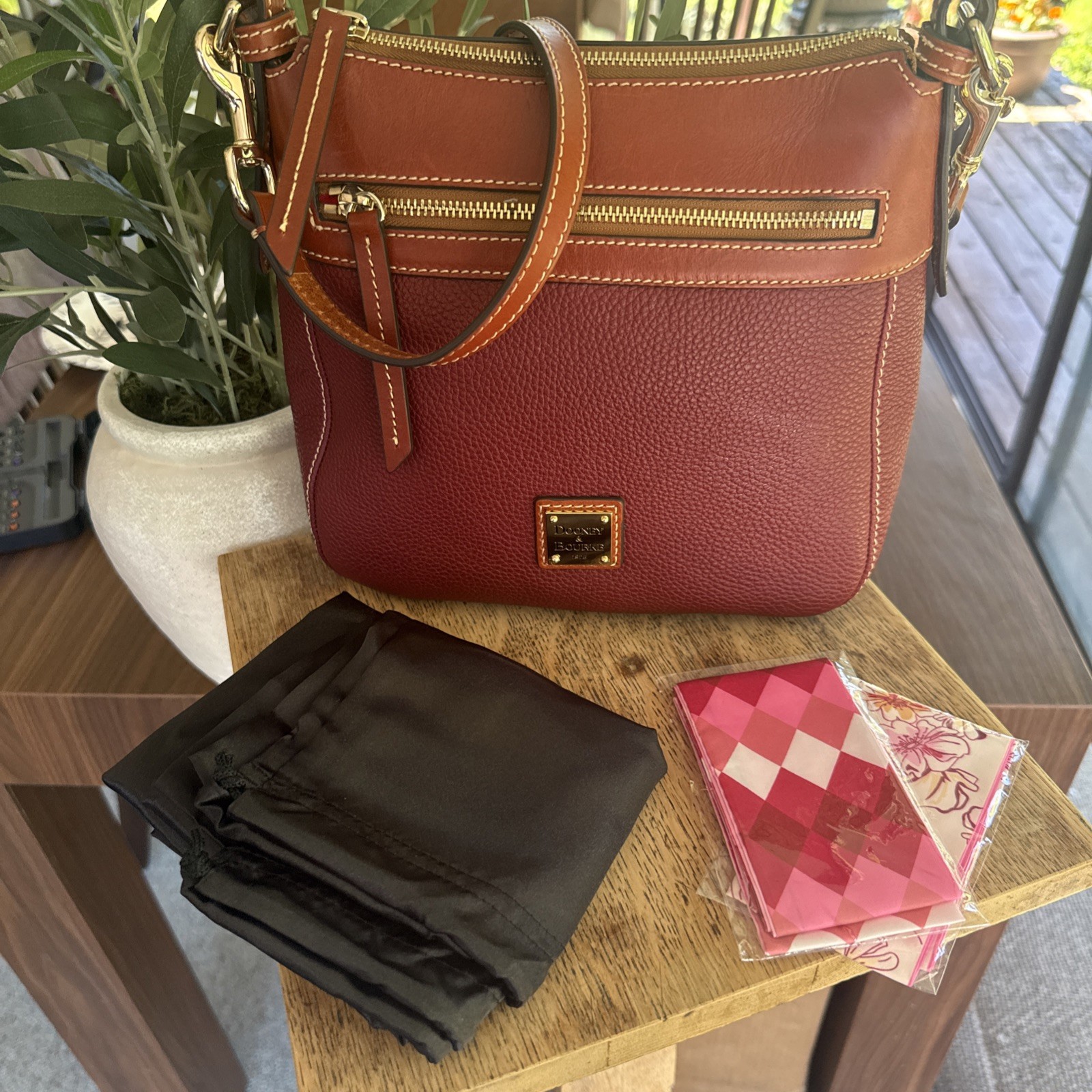 Dooney & Bourke Crossbody 25 Pebble Leathe WINE R1849. EUC. Dust bag/scarf
