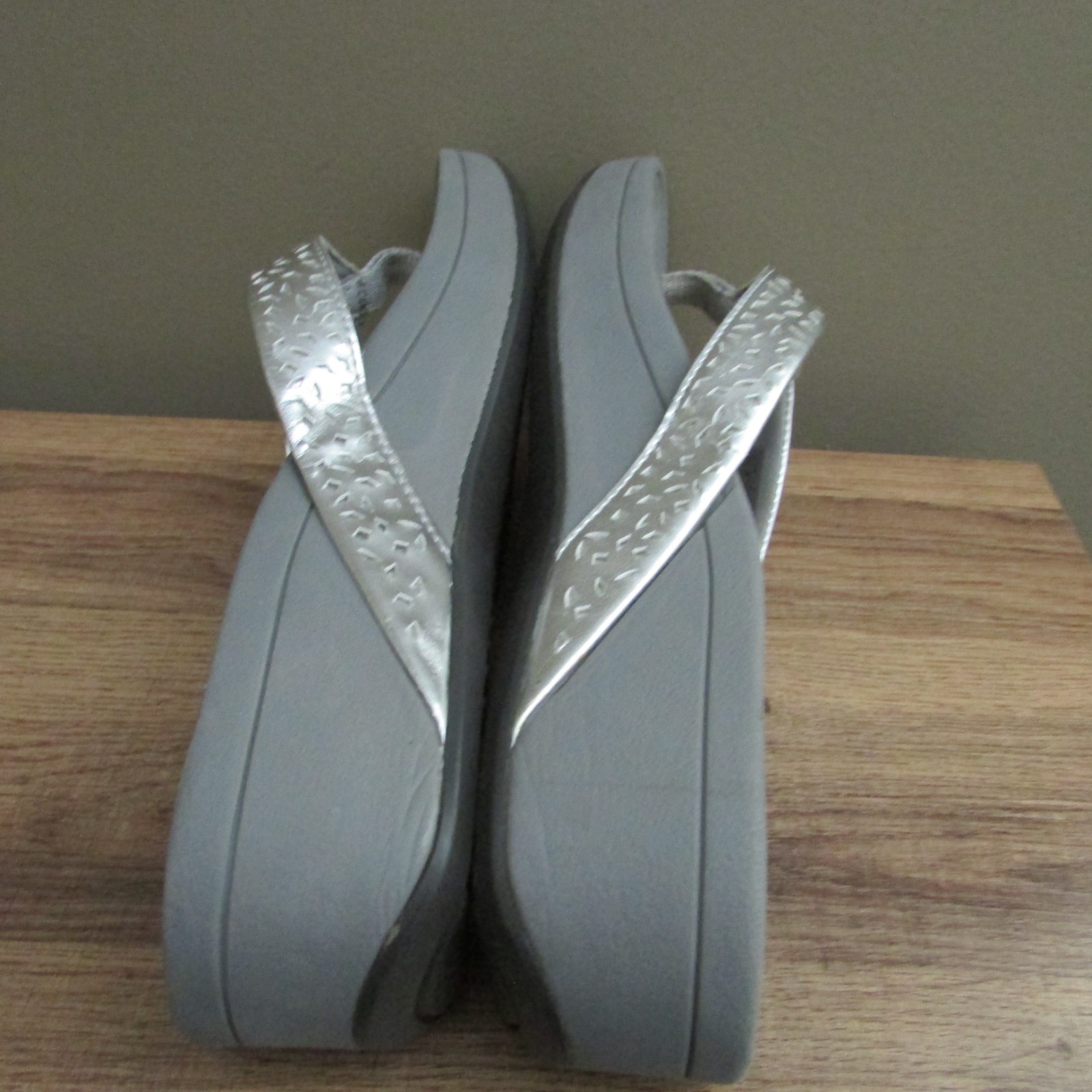 Vionic Zuma silver Platform Wedge Thong Flip Flop sandals Comfort-sz 9