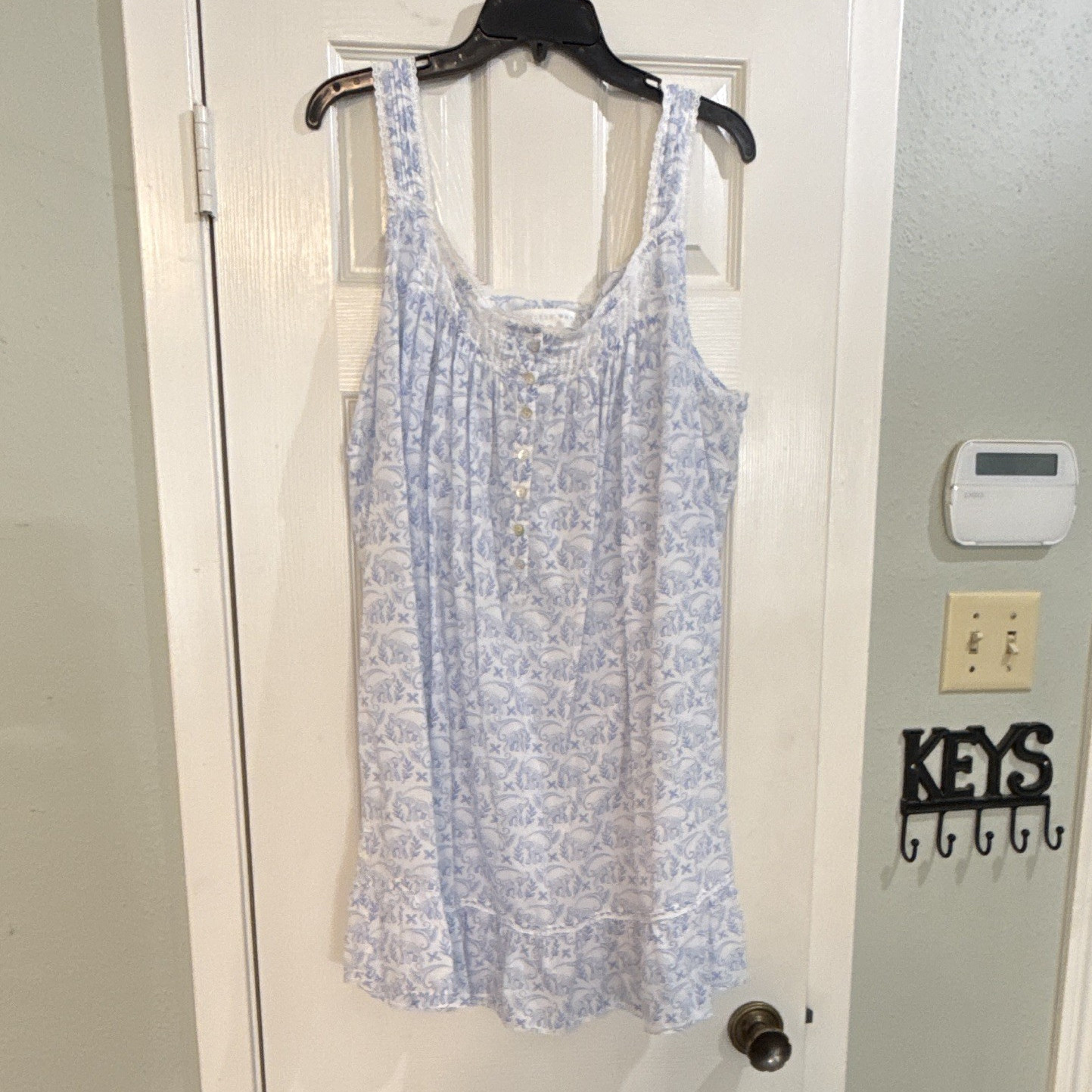 Eileen West Women’s XL White/Blue Animal Print Lace Button Front Sleeveless Gown