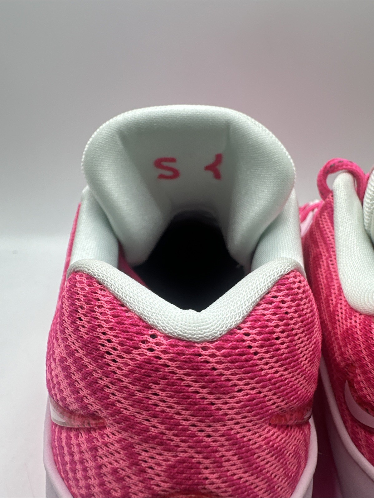 NikeiD KD 16 “Aunt Pearl Pink – Kay Yow” Men’s Size 10.5 NO LID FB2390 900