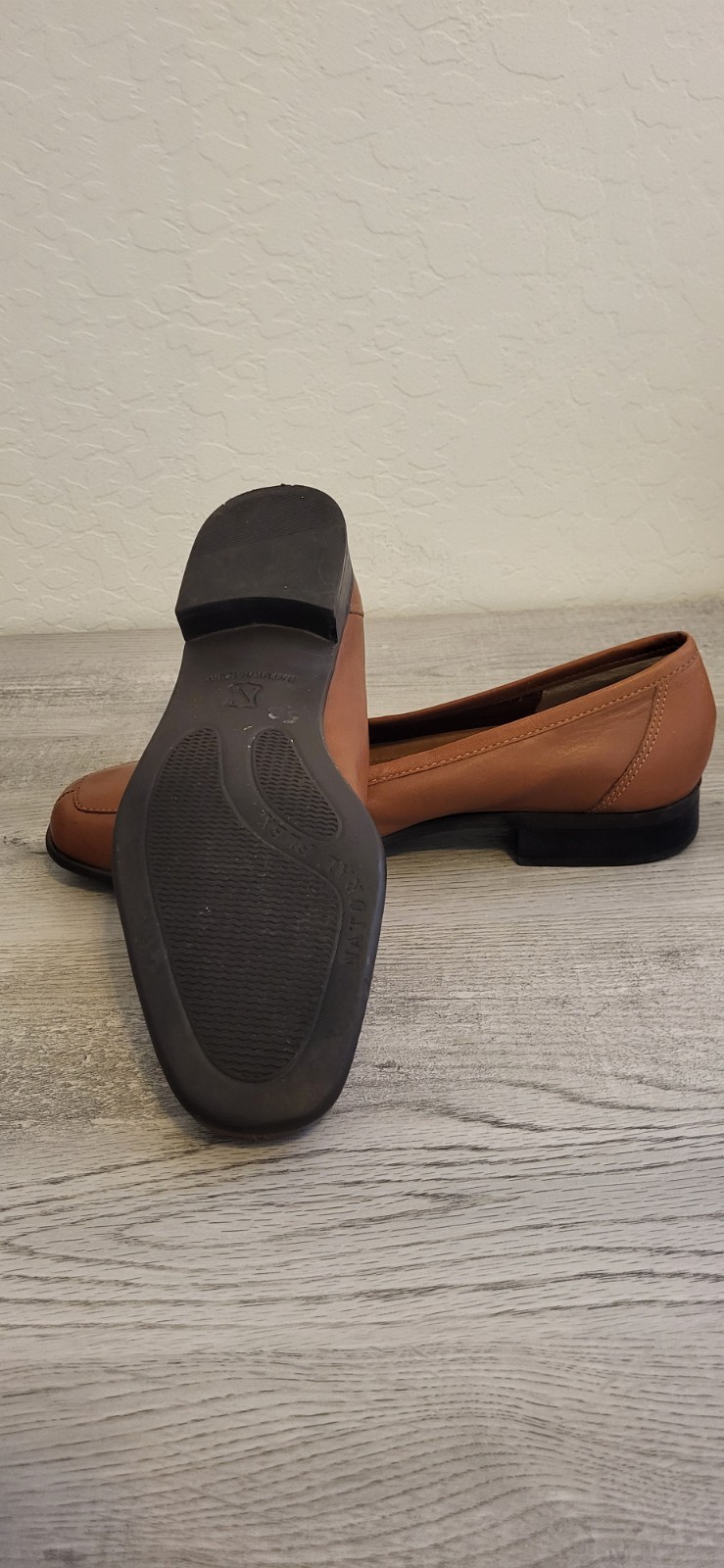 Naturalizer Caramel Loafer. Size 9M