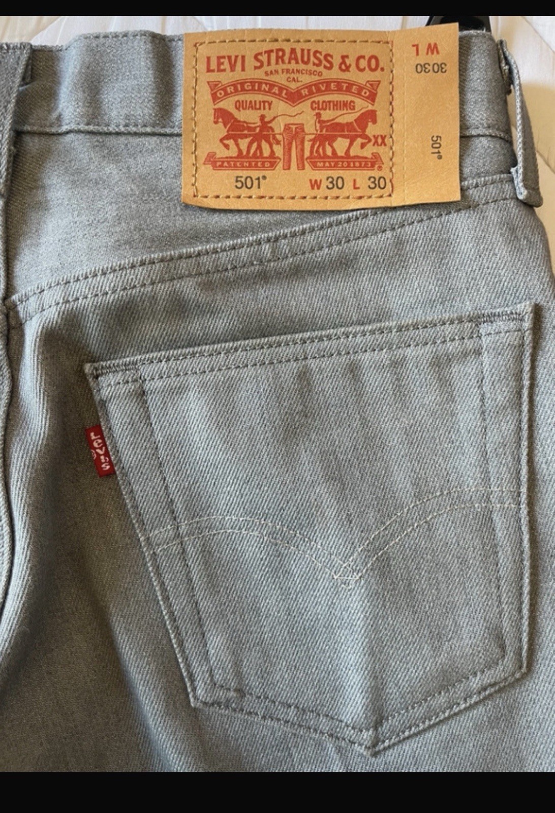 Levi’s Men’s Gray Straight Fit Denim Jeans Button Fly Light Wash Pockets
