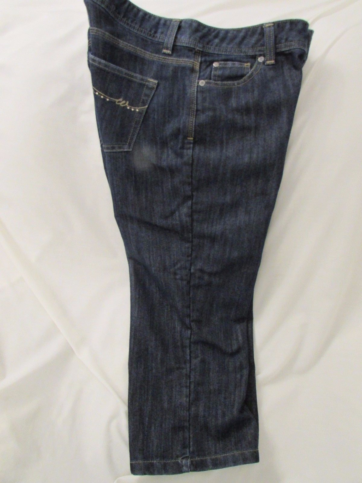 Ladies “Wranglers” Size 6M (W30 X L21) Blue, Cotton / Polyester Blend, Capris
