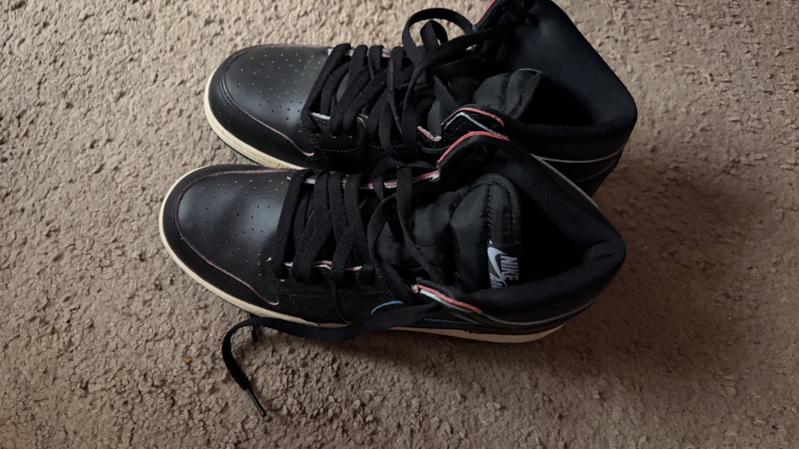 Nike Black White Mid Top Lace Up Sneakers Men’s Athletic Basketball Shoes