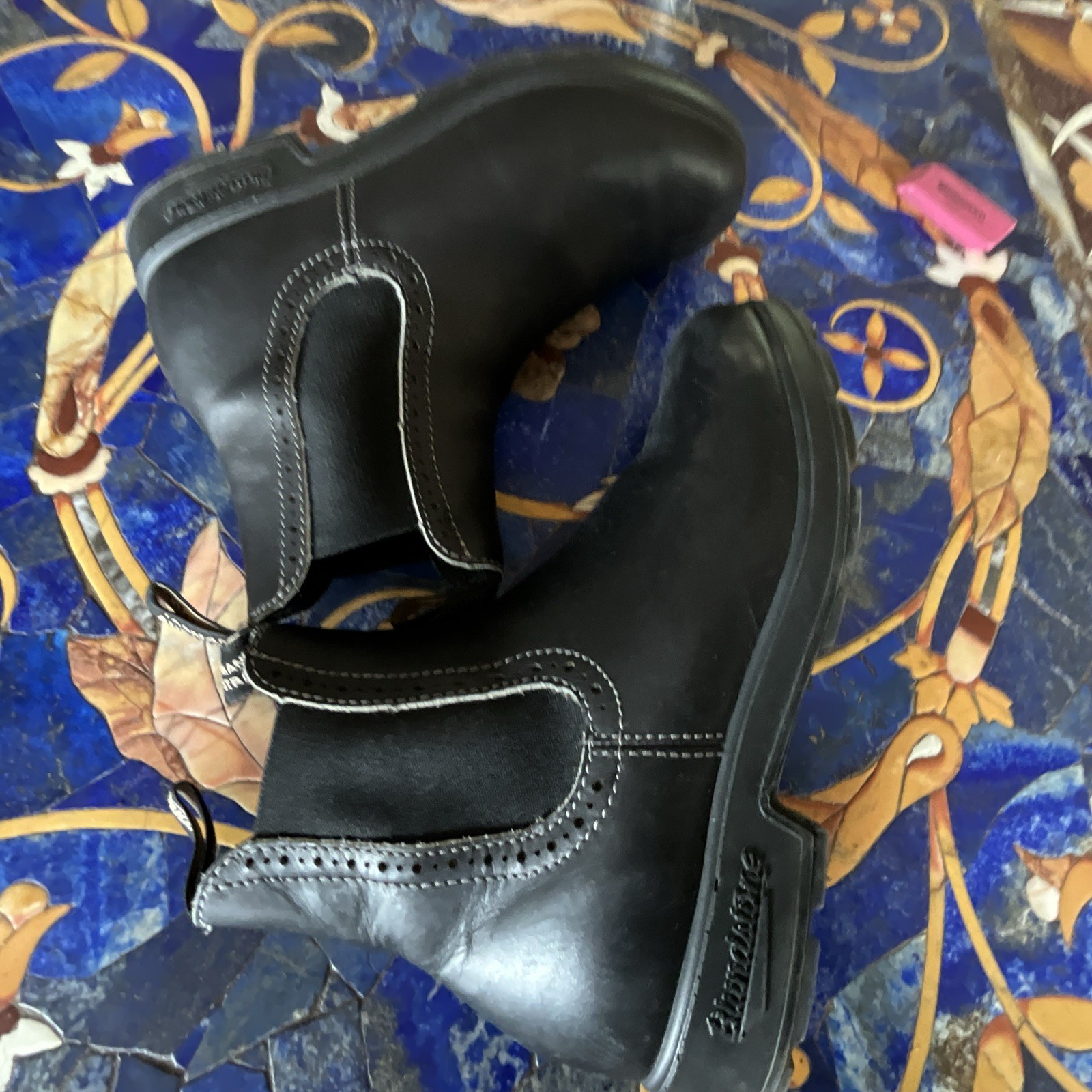 Blundstone unisex Black Leather Chelsea Ankle Boots Slip-On Round Toe US W9. M7