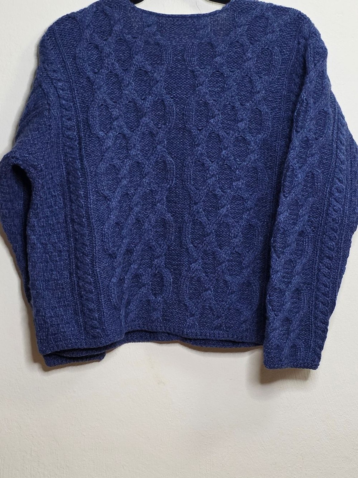 Carraig Donn Men’s Aran Wool Crewneck Sweater in Heather Blue