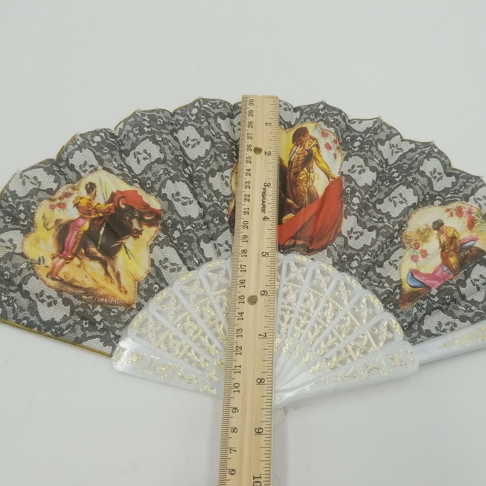 Spanish Style Lace Print Fabric Plastic Handle Bull Fighting Vintage Folding Fan