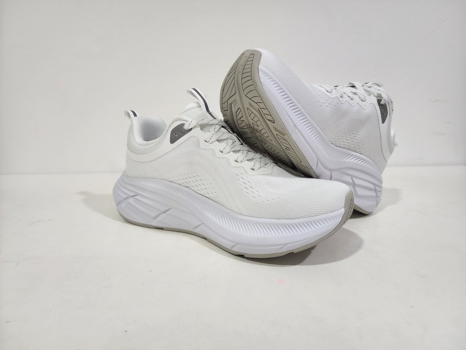 Nortiv8 Men’s Waking Shoes Size 8.5 In White One