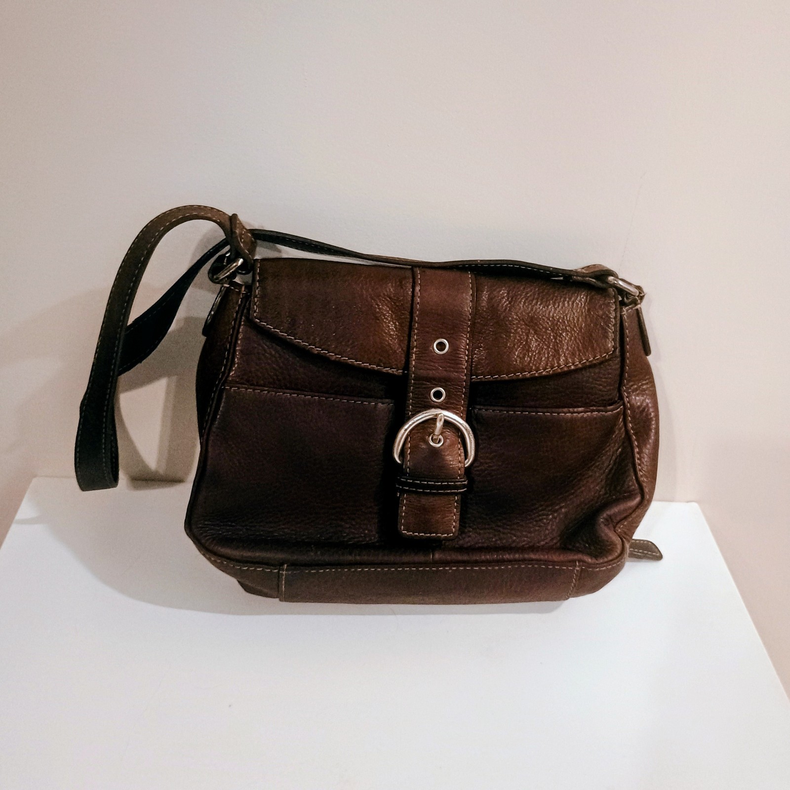 Fossil Brown Pebbled Leather Shoulder Bag Buckle Accent Magnetic Closure Pockets