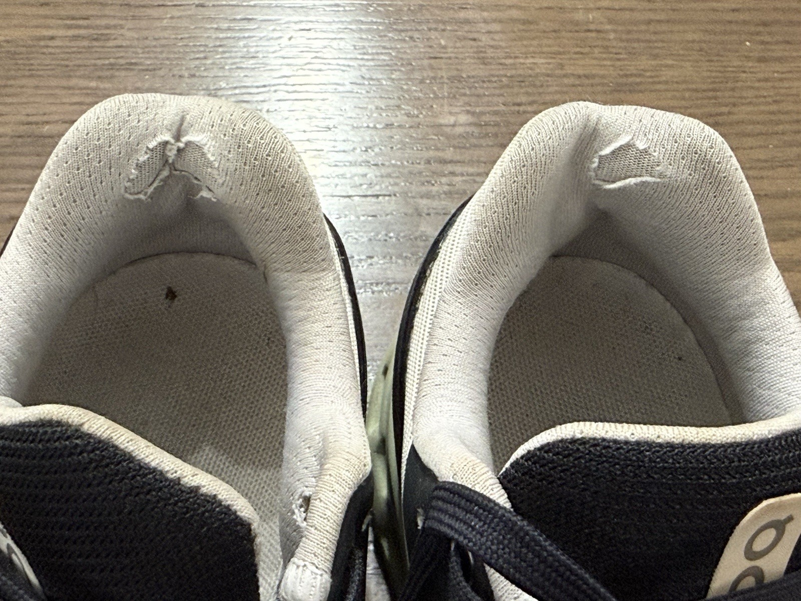 On Cloud Cloudstratus White Black Sage Green Running Shoes Sneaker Womens 5 READ