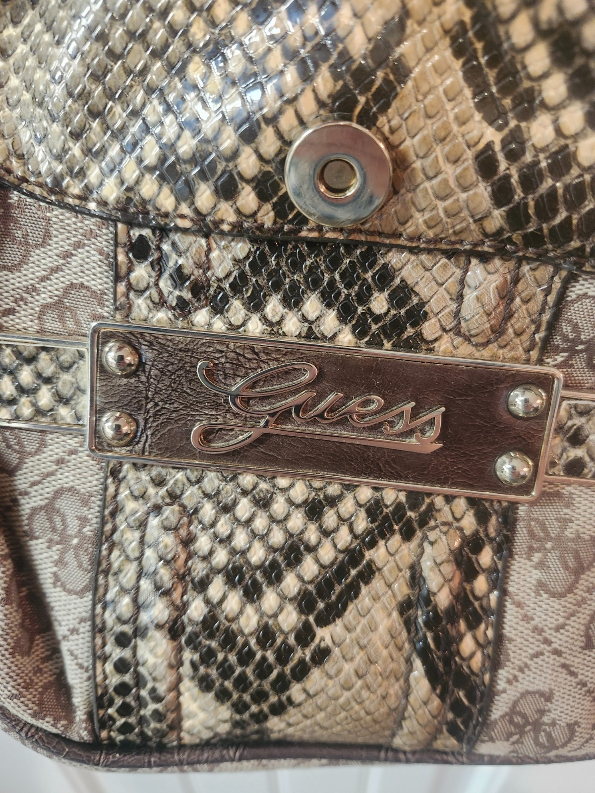 Y2K GUESS Monogram Snakeskin Print Shoulder Bag Purse Brown Beige Logo Handbag