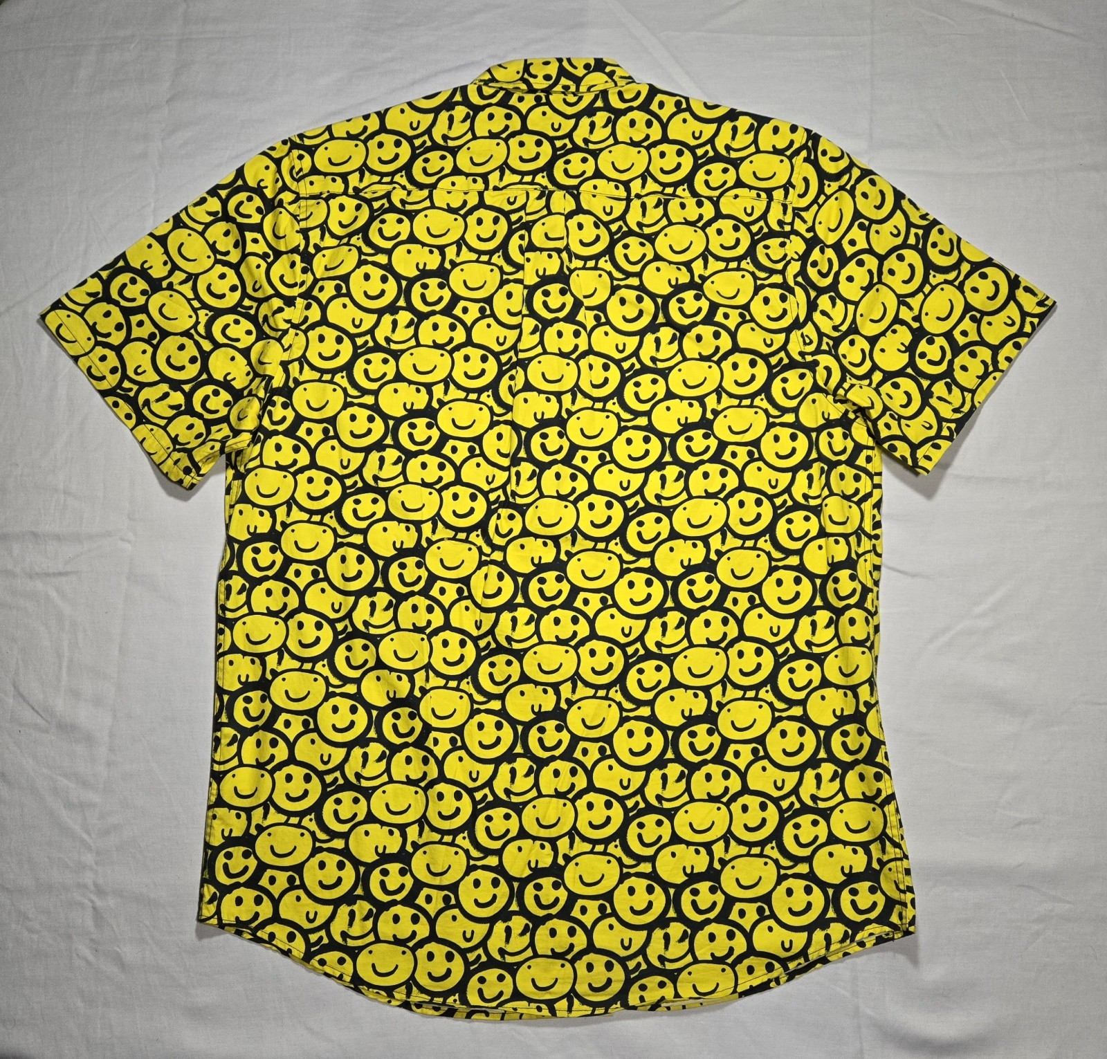 WESC Smiley Face Button-Down Shirt Mens Size Medium