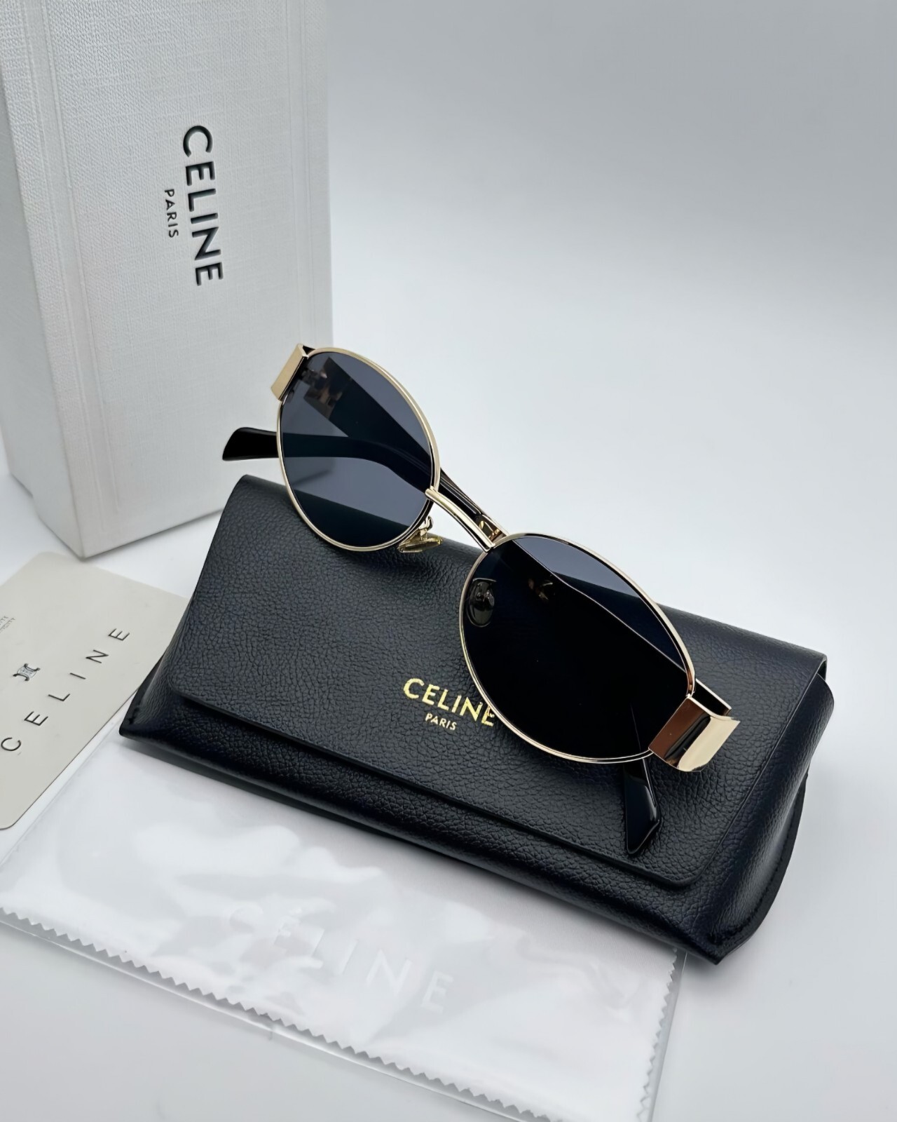 Sunglasses for women Celine Triomphe golden metal glasses. Oval.