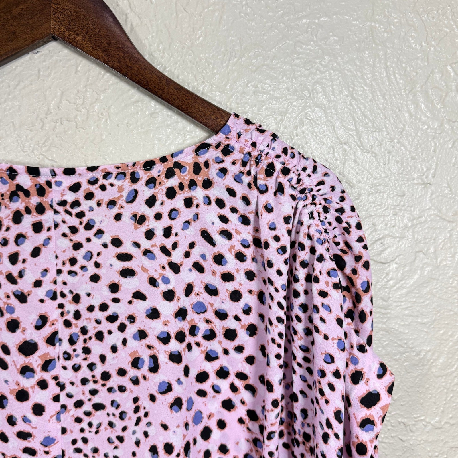 Cabi 5980 Blouse Top Small Pink Leopard Animal Print Ruched Tie Chiffon Career