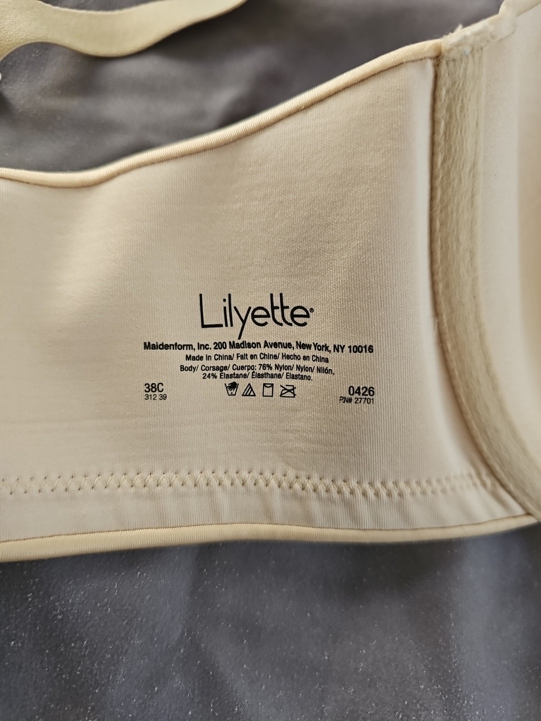 Lilyette Back Smoothing T-shirt Bra Ivory size 38C Underwire Adjust. Staps Lined