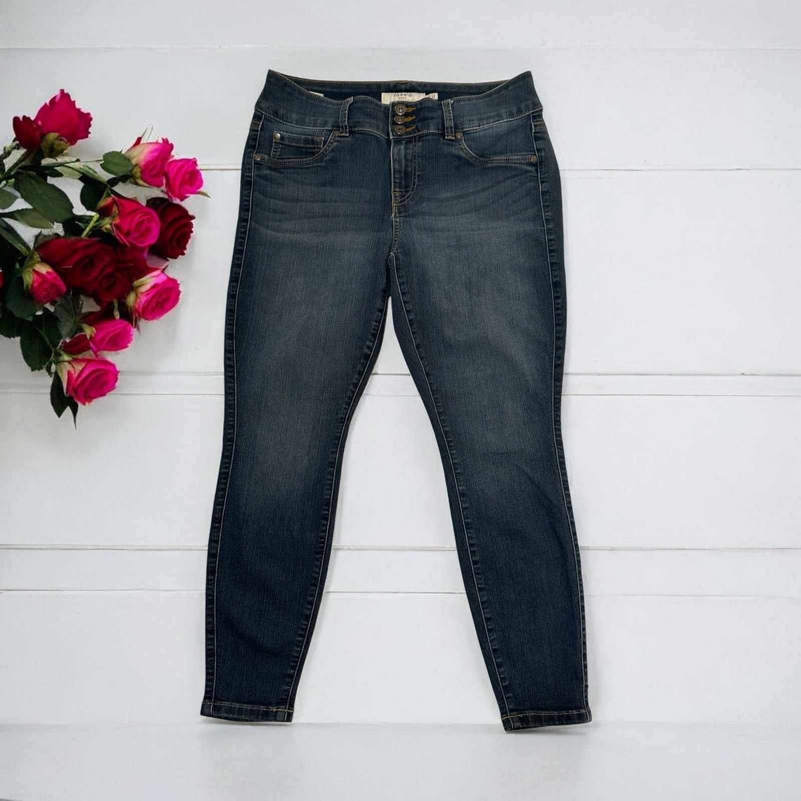 Torrid Jegging Distressed Jeans Womens Size 12S Blue 3-Button & Zipper Closure