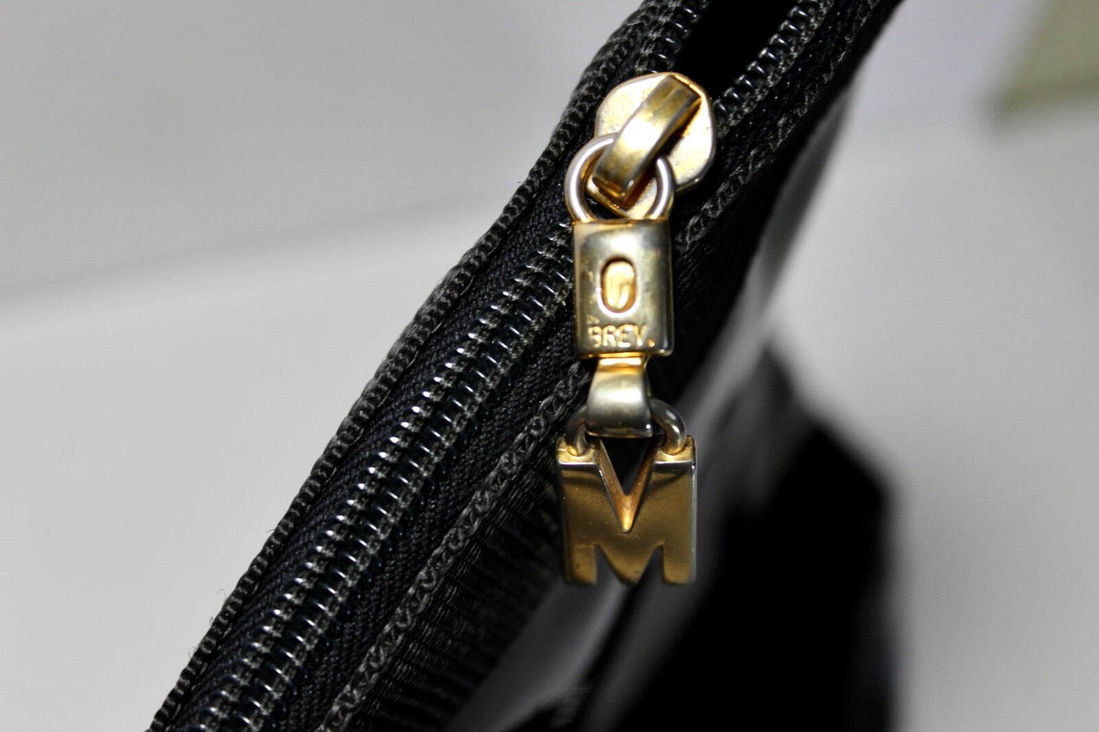 MOSCHINO Redwall Large Black Enamel Tote Bag Hand Bag See Thru Heart Italy