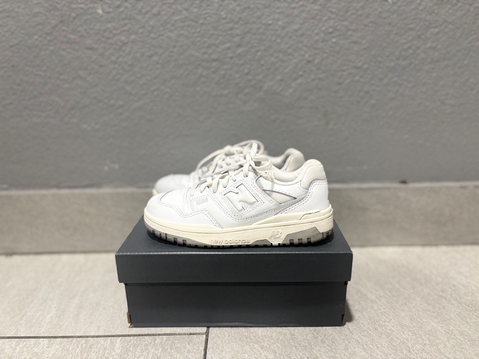 new balance 550 kids size 13.5 lightly used white with box