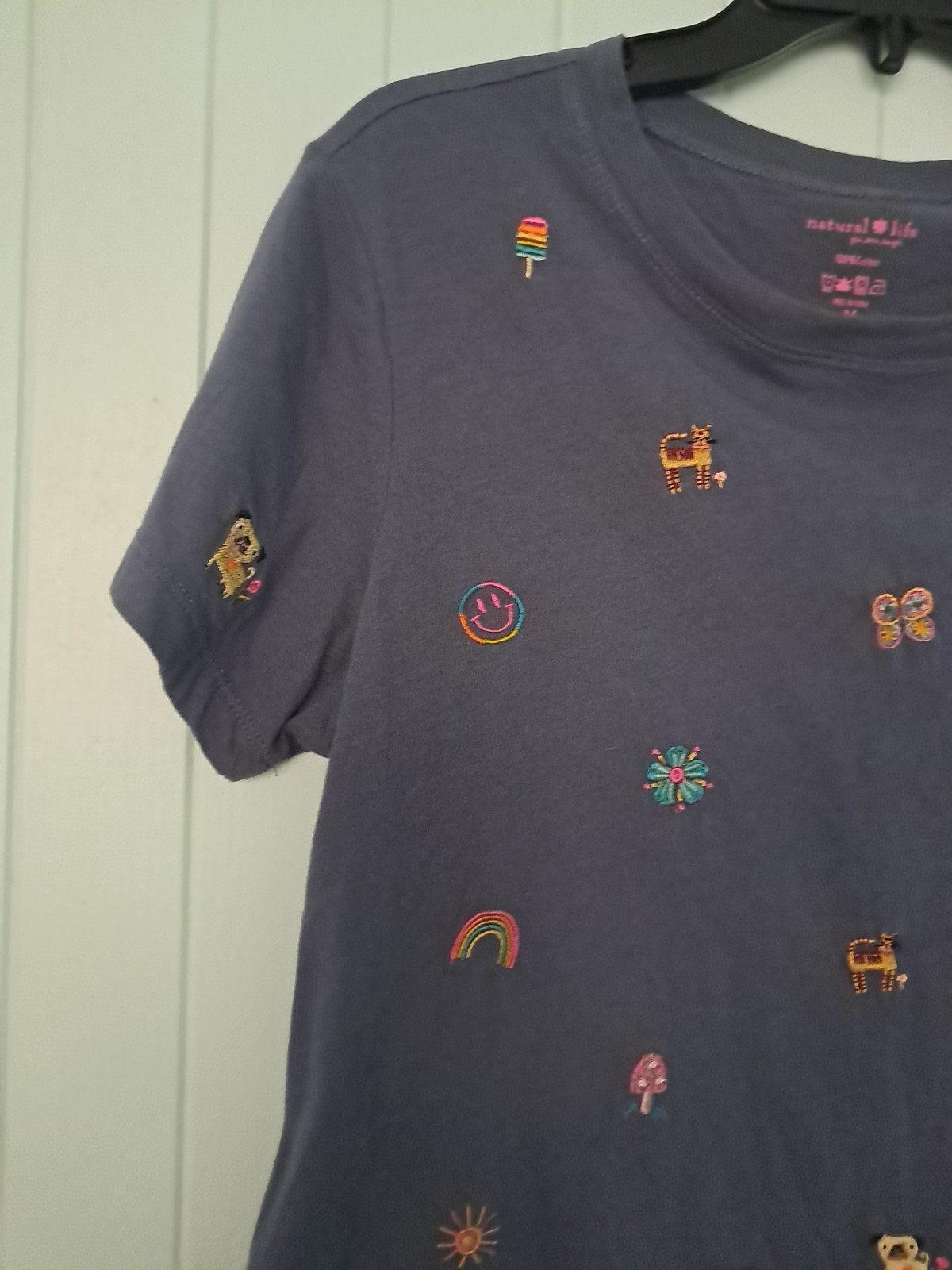 Natural Life Fave Little Things Embroidered Cotton T-Shirt Sz M Gray