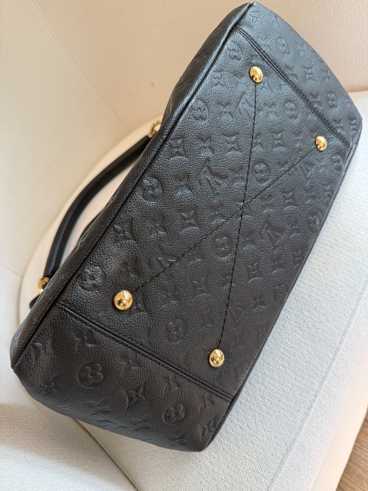 Authentic Louis Vuitton Artsy MM Black Leather Hobo Handbag w/ Bag box + receipt