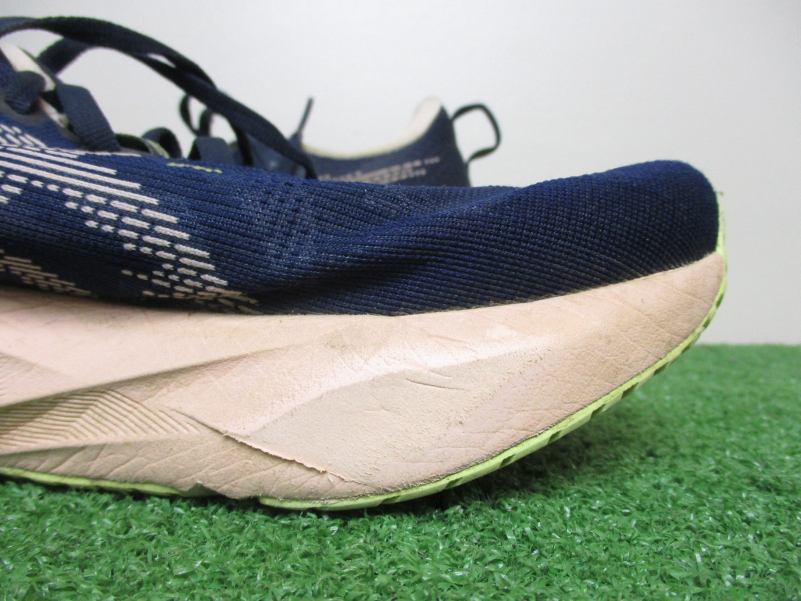 Asics Novablast 5 Womens Size 8.5 Medium B Midnight Breeze Peach Sneakers