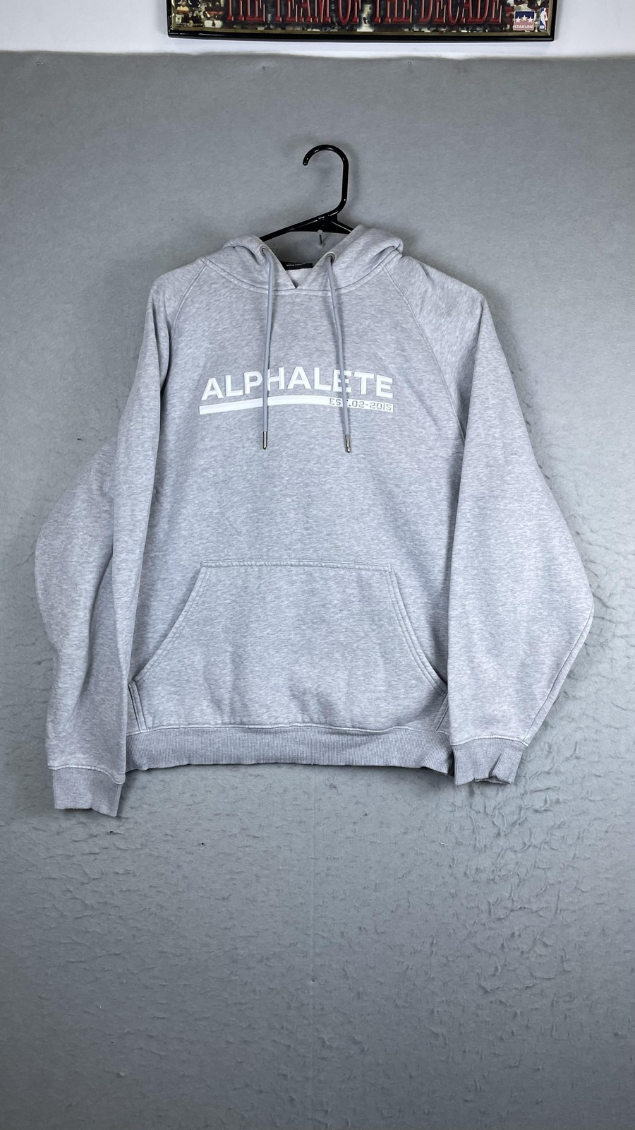 Alphalete Hoodie Mens Medium Gray Pullover Fleece Kangaroo Logo Gym Sweatshirt