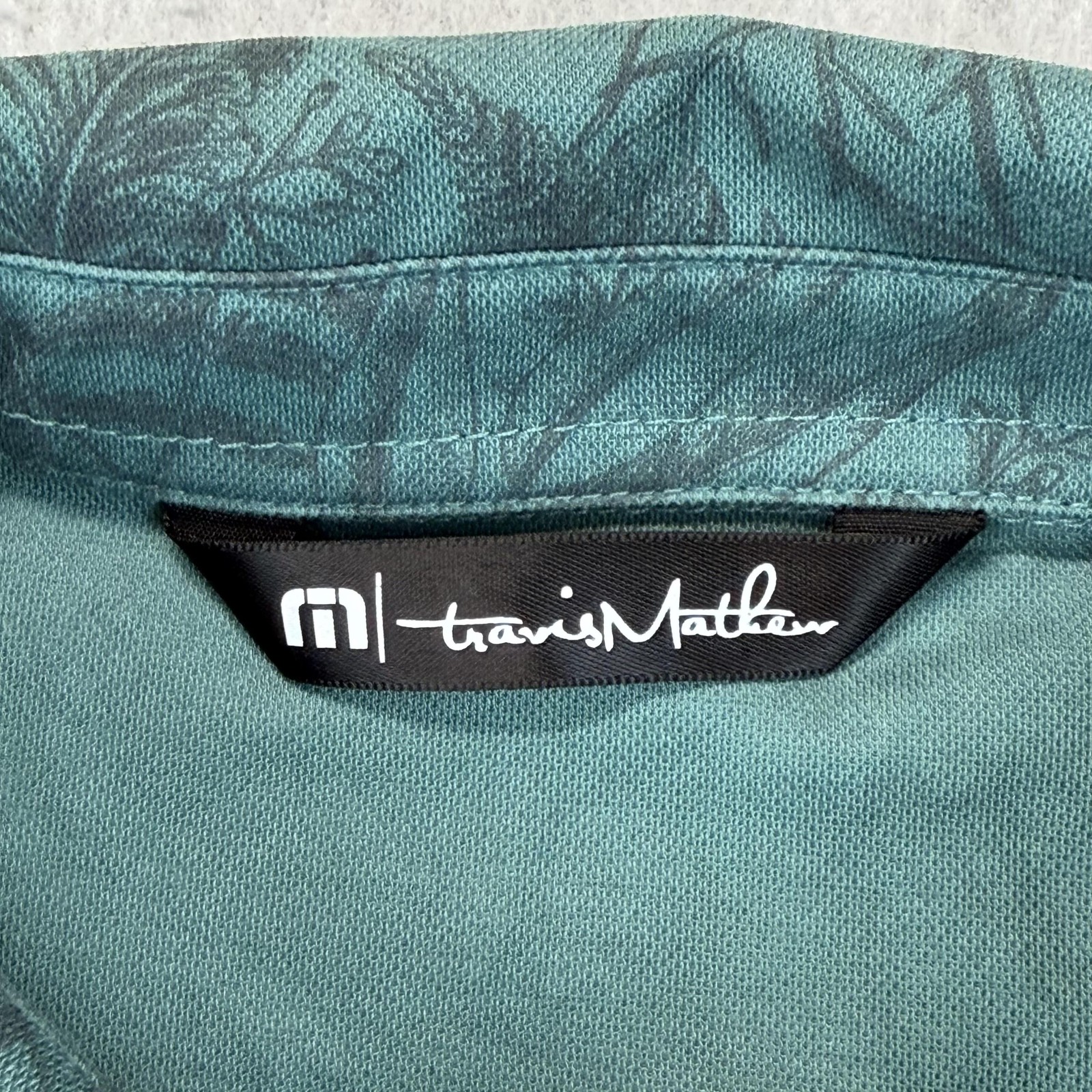 Travis Mathew Polo Shirt Mens Medium Green Floral Print Greystone Logo Golf Pima
