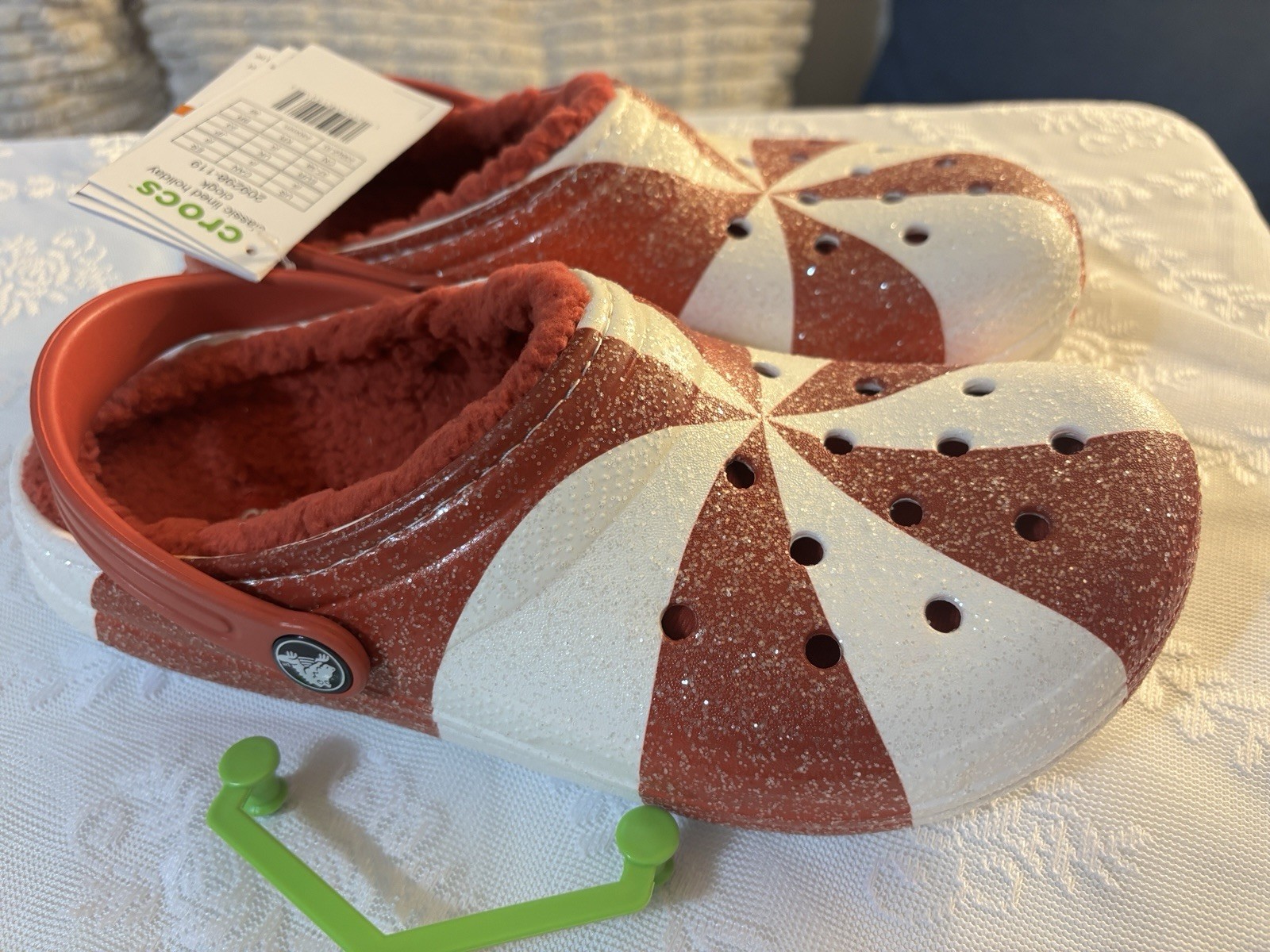 Crocs Classic Lined Holiday Clog White Red Kids J5 New with Tags 209298-119 NWT