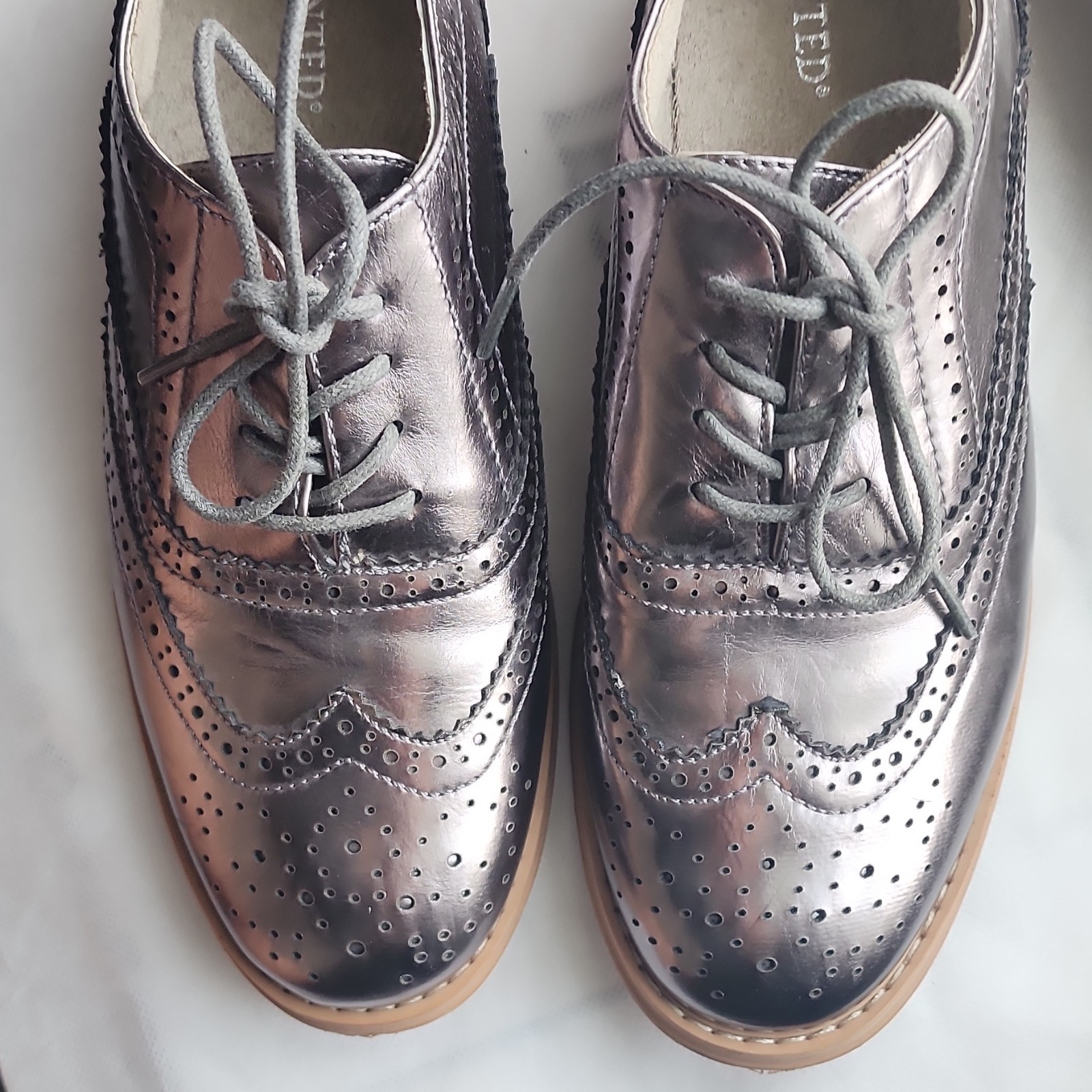 Wanted Silver Wingtip Brogue Lace Up Flats Synthetic PU Upper US Size 8.5