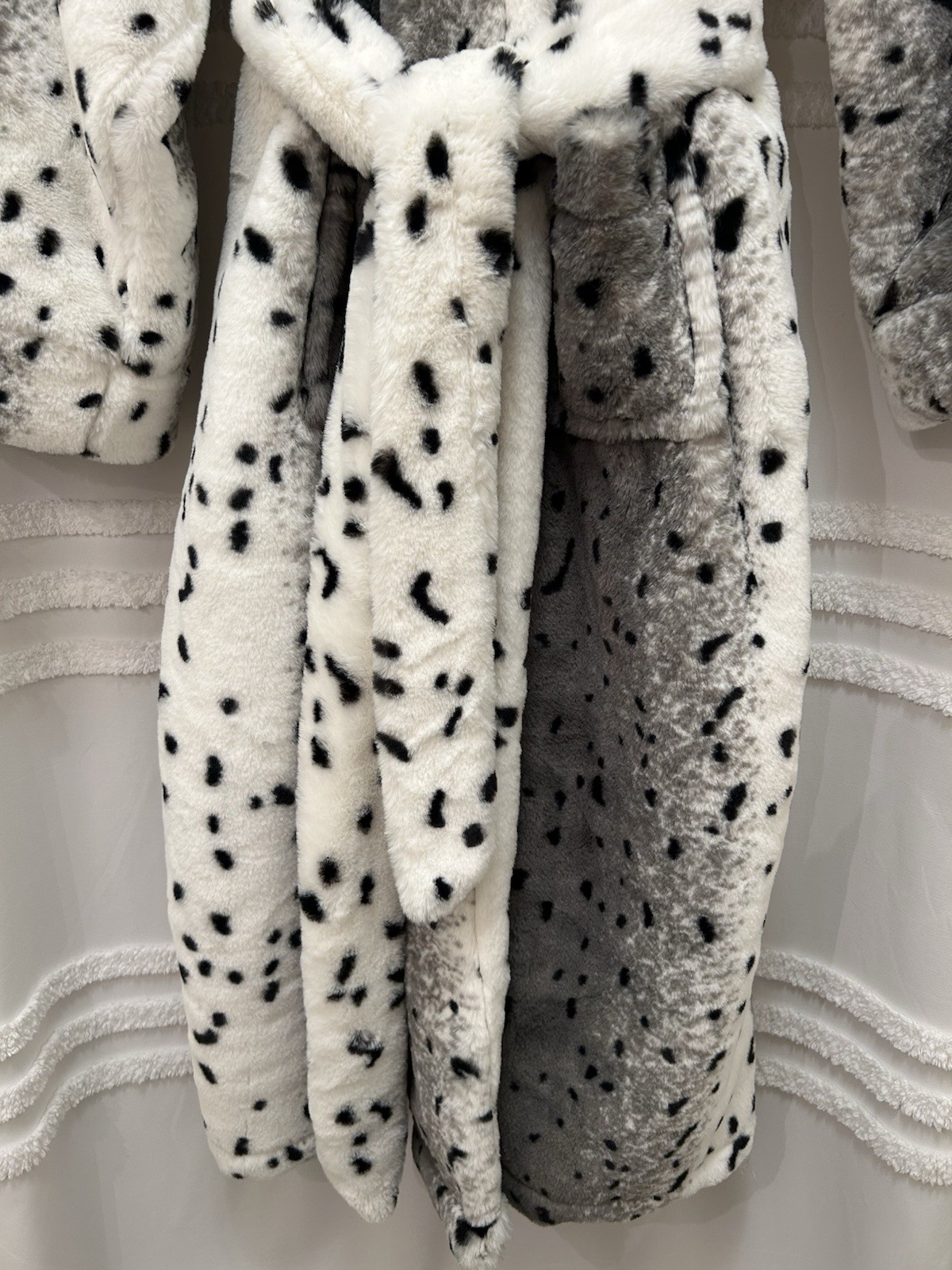 Minky Couture Designer Robe Leopard Plush Belt Unisex M/L Medium Large – GRC