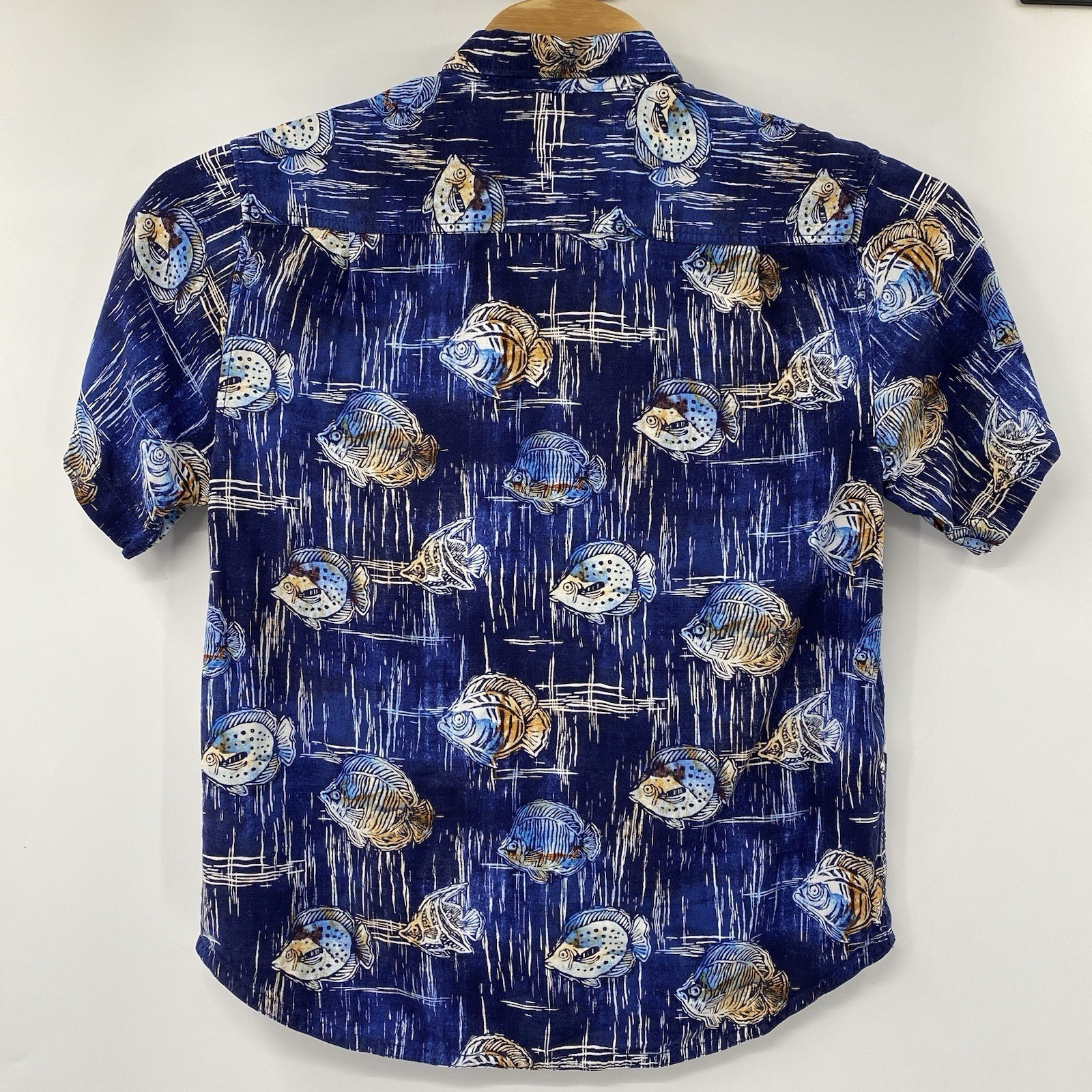 Tommy Bahama Shirt Mens Medium Blue Veracruz Cay Fish Print Short Sleeve Button