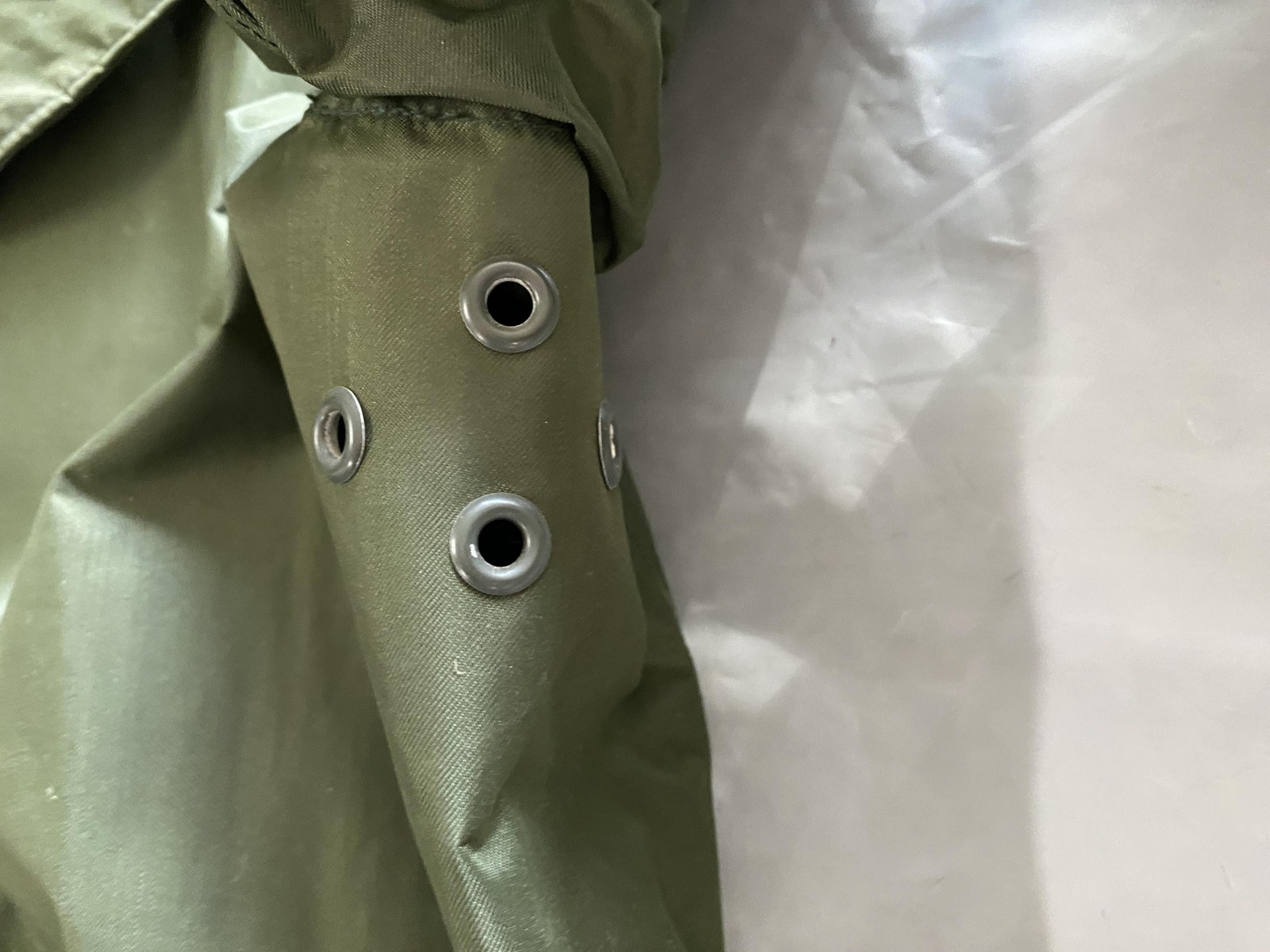 Vintage Military Blauer Raincoat Mens Green Nylon Rubber Coated Jacket Vietnam