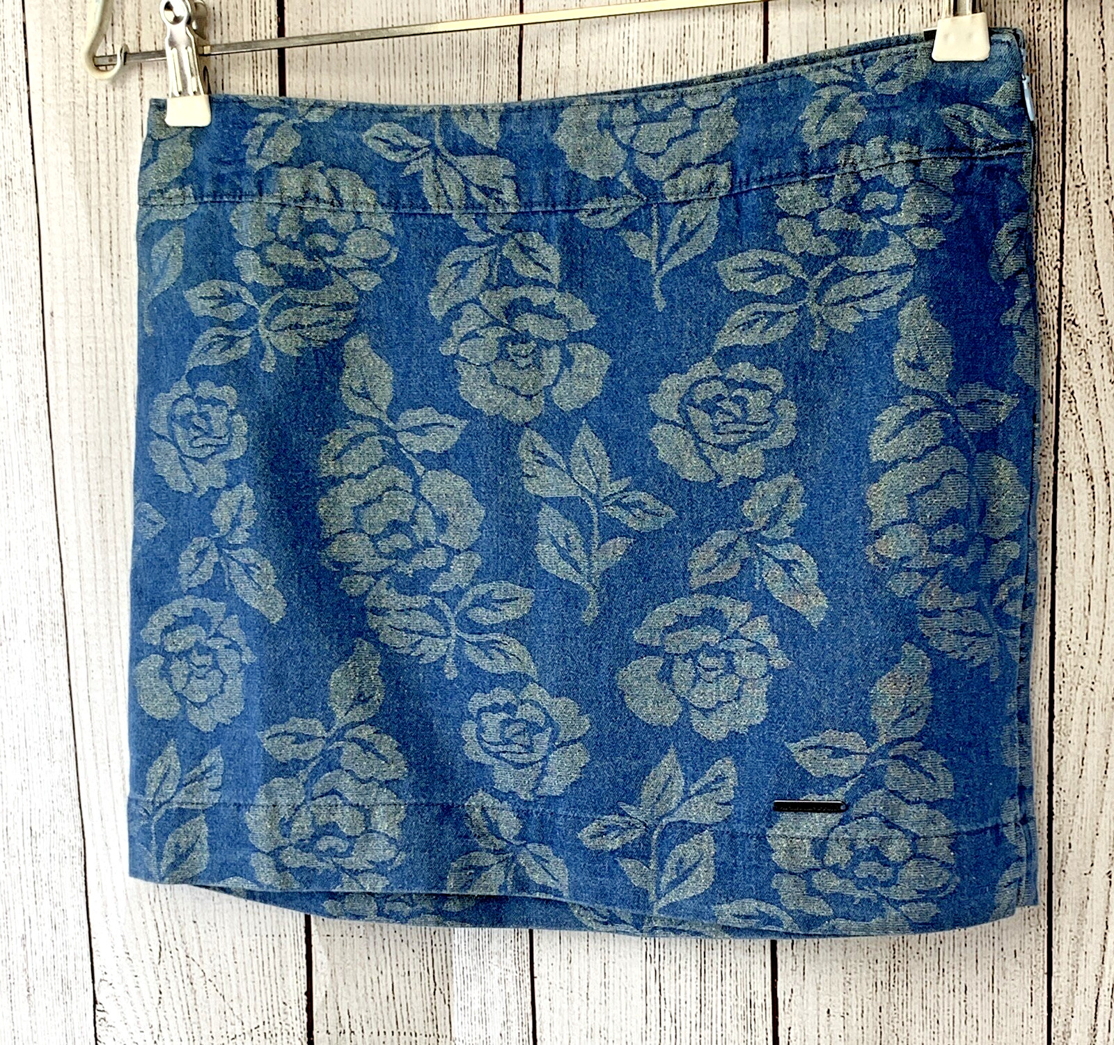 NWOT Abercrombie & Fitch Denim Blue Jean Skirt Floral Gold Metallic Roses Sz 0