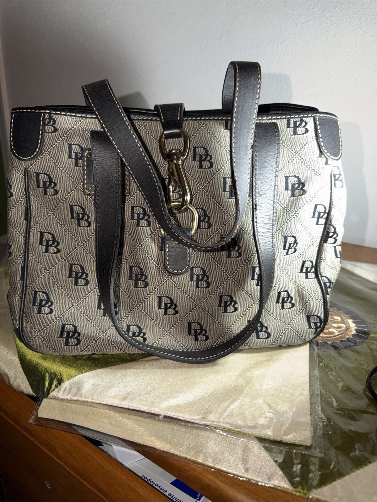 Dooney & Bourke Women’s Beige/Navy Logo Tote Zip Gold Pink Lined