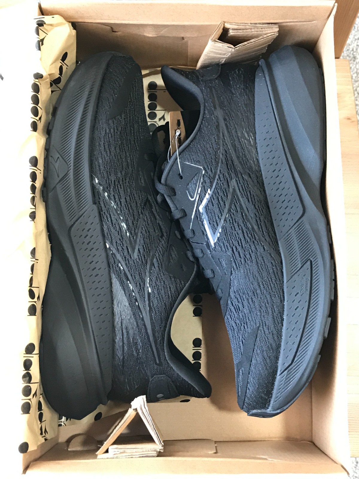 Diadora Nucleo 2 US11D running shoes, (black/black), in box, NEVER WORN!