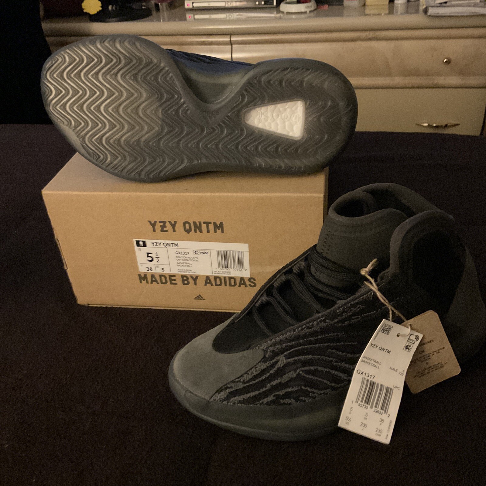 Size 5.5 – Yeezy QNTM Onyx