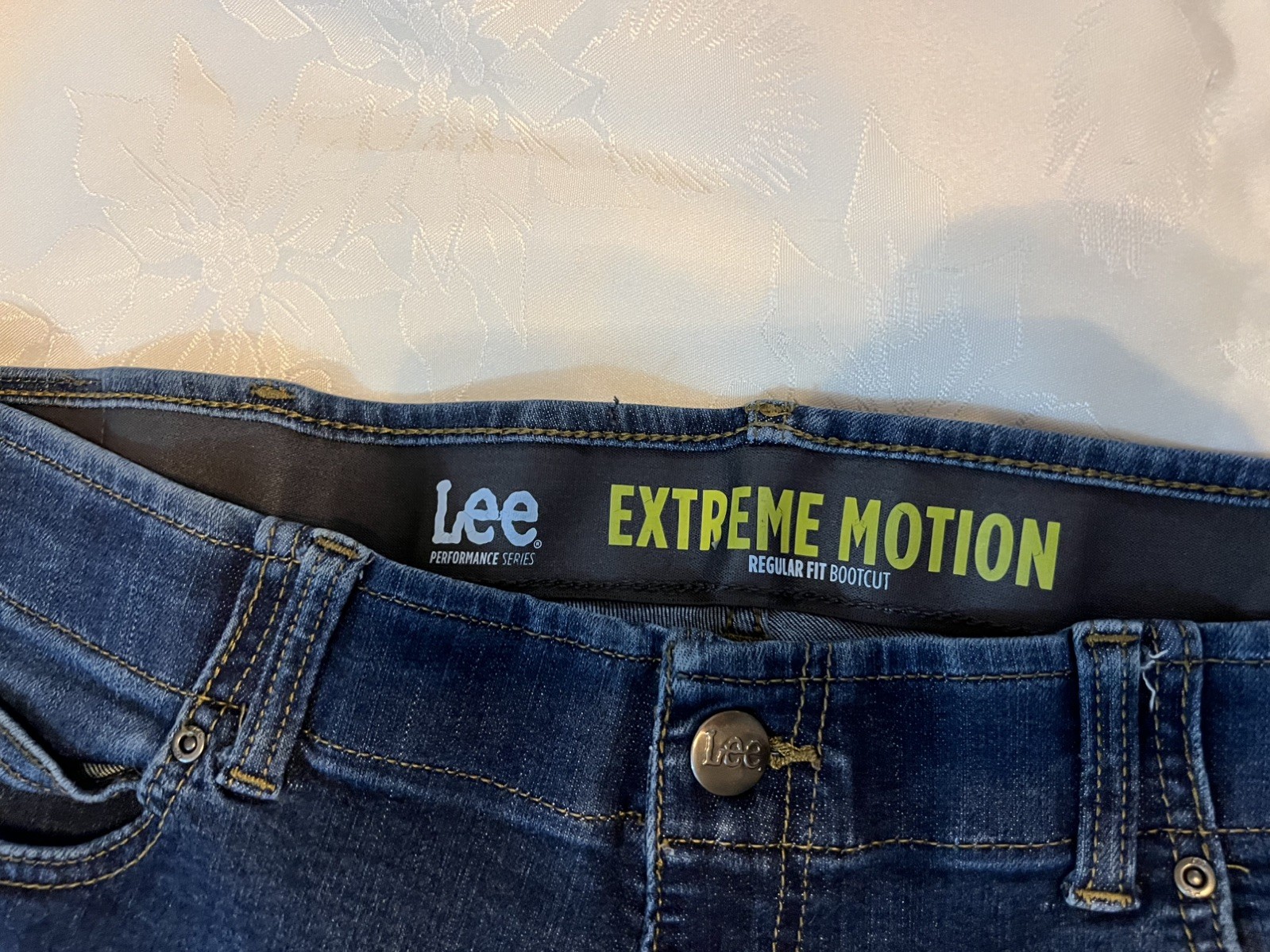 Lee Men’s Extreme Motion Regular Bootcut Flex Waistband Stretch Jean Dark 42×30