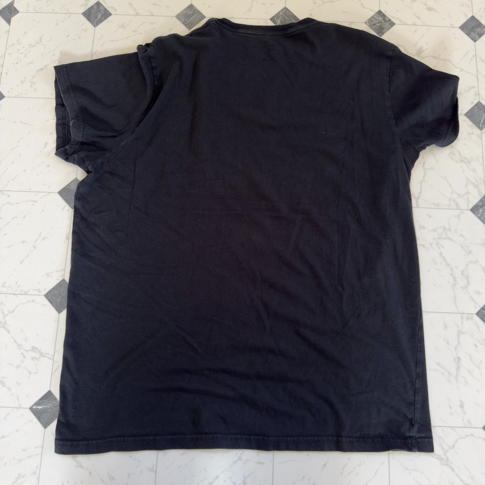 Hollister Must-Have Collection Men’s Black Embroidered Script Logo T-Shirt XL Co