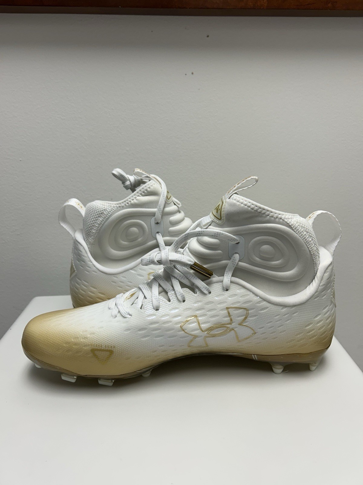 Size 11-Men’s Under Armour Spotlight Lux Football Lacrosse Cleats White Gold NEW