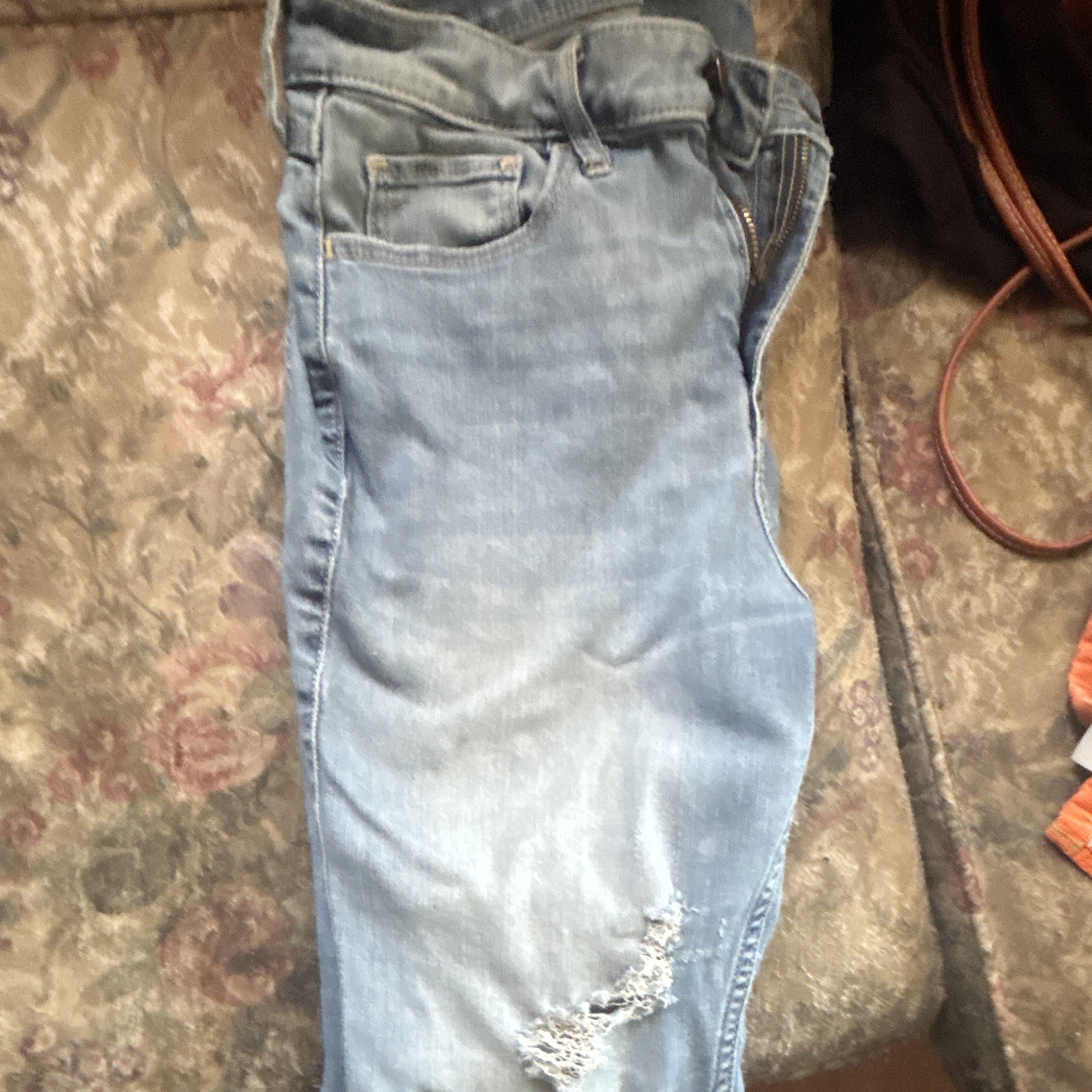 Womens Light Wash Blue Denim Jeans Distressed Solid 5-Pocket Coin Pocket