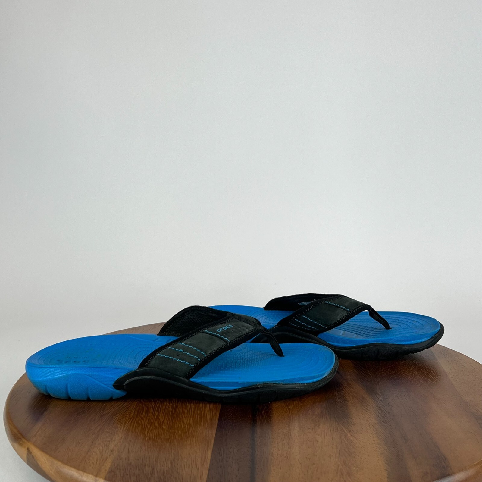 Mens Crocs Swiftwater Blue Black Leather Comfort Sandals Flip Flops Size 9 M GUC