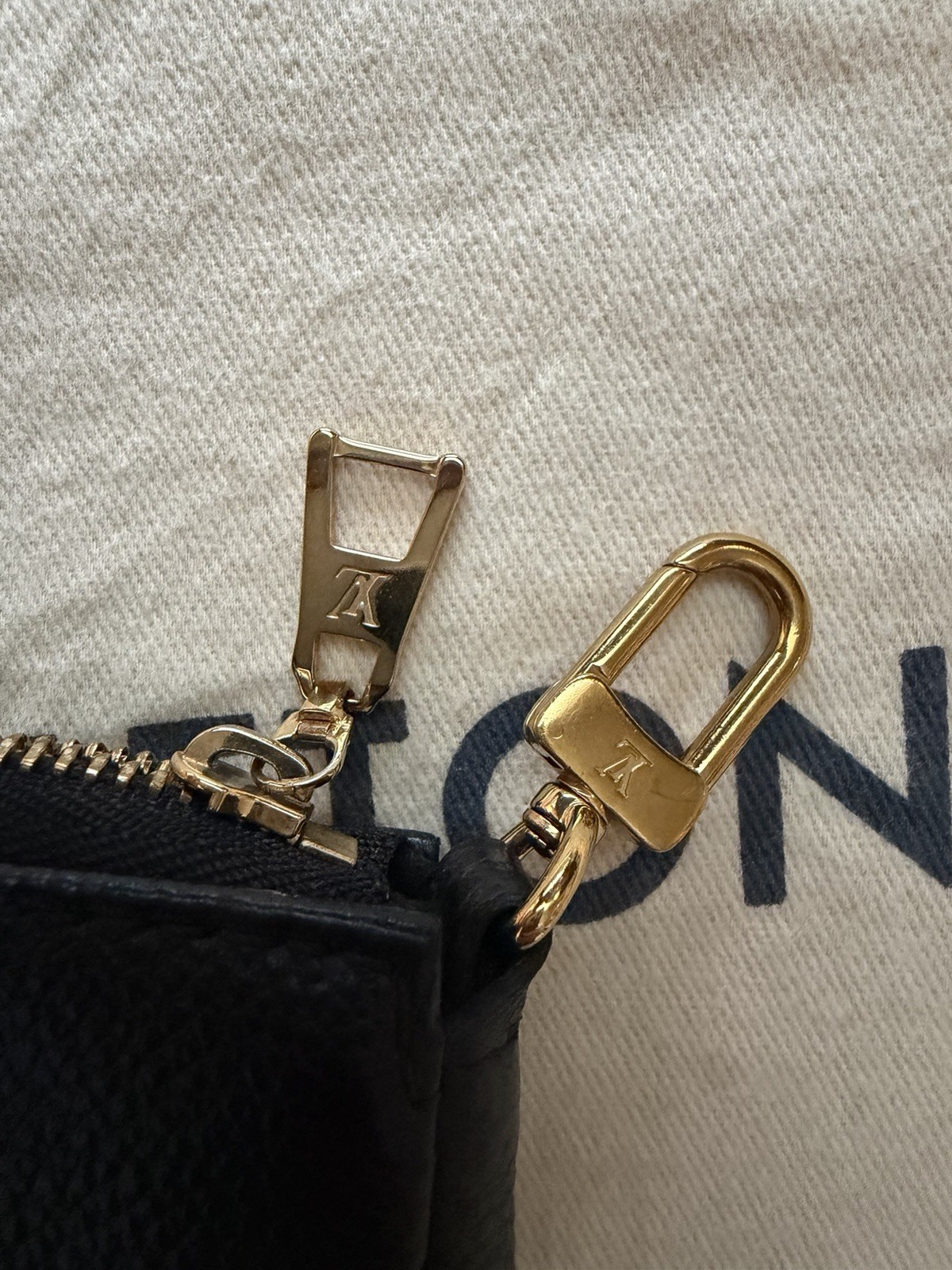 Louis Vuitton Multi Pochette Shoulder Bag Black Leather