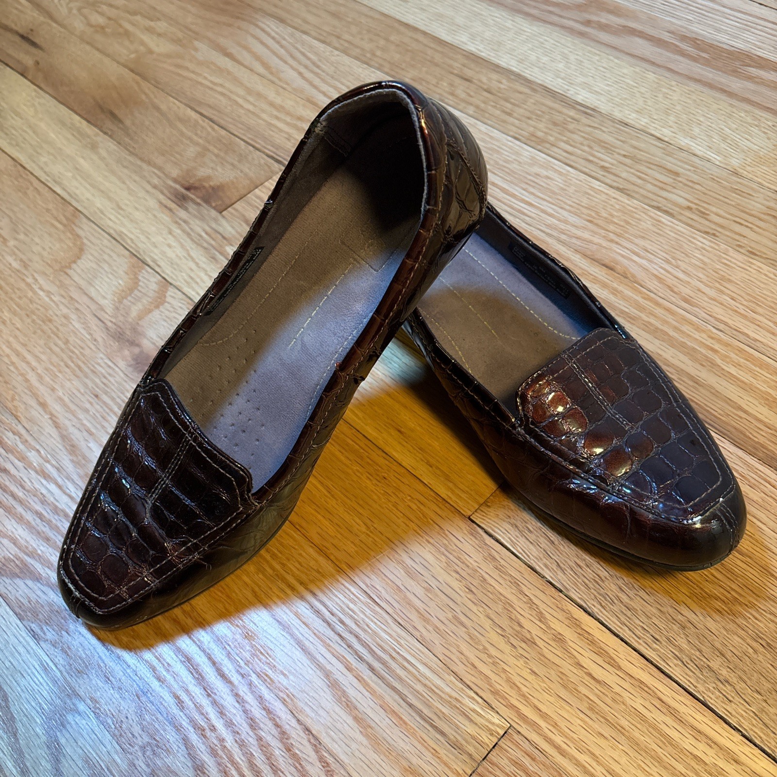 Clarks Everyday Timeless Croc Embossed Leather Loafers – Burgundy – 9M