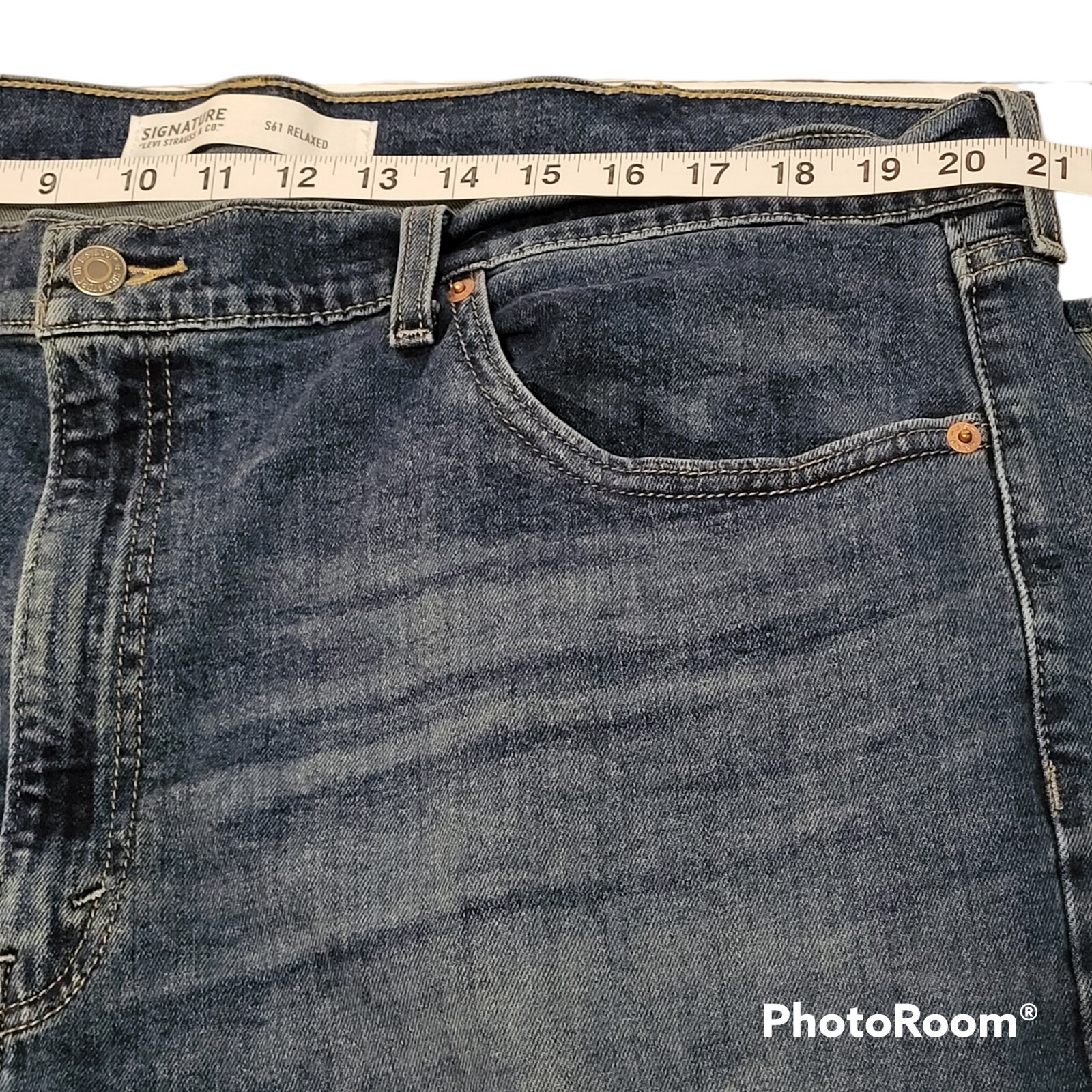 Men’s Denim Blue Jeans Signature by Levi Strauss Size W42 L30 Relaxed 5 Pocket