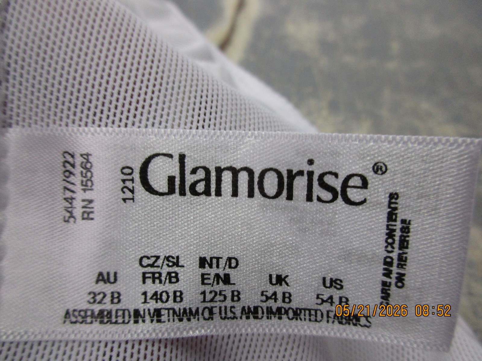 Glamorise 54B MagicLift Natural Shape Front-Closure Wirefree Bra 1210 White