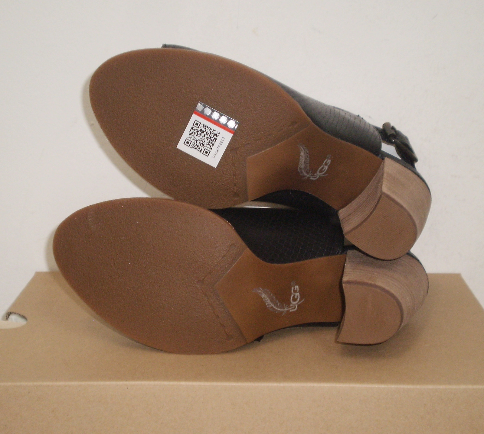 UGG AUDREY EXOTIC Peep Toe Sandals BLACK Embossed Leather 9.5US NWB $160 MSRP