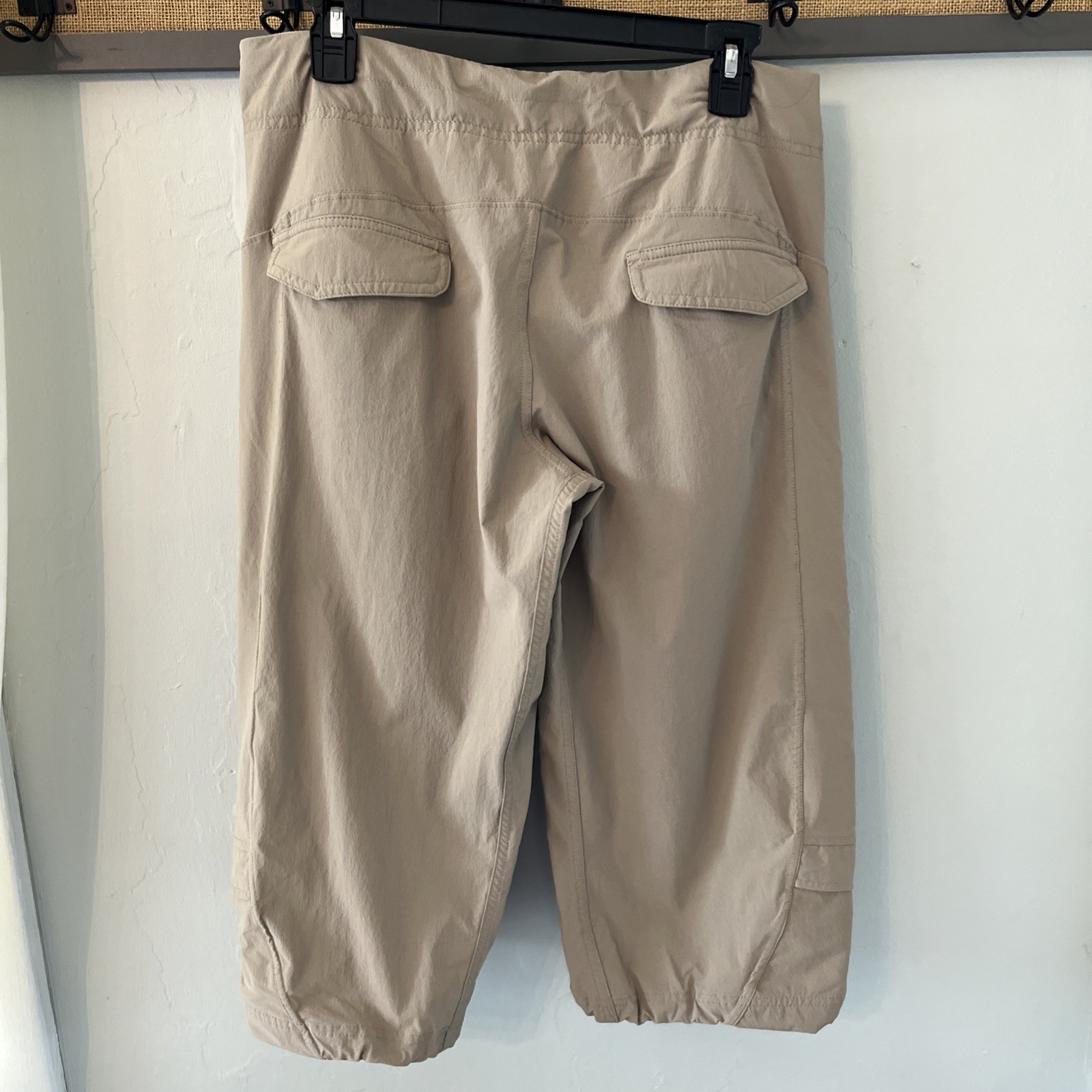 Mountain Hardwear Capris Womens 10 Tan 3/4 Pants Nylon Hiking Outdoor Travel