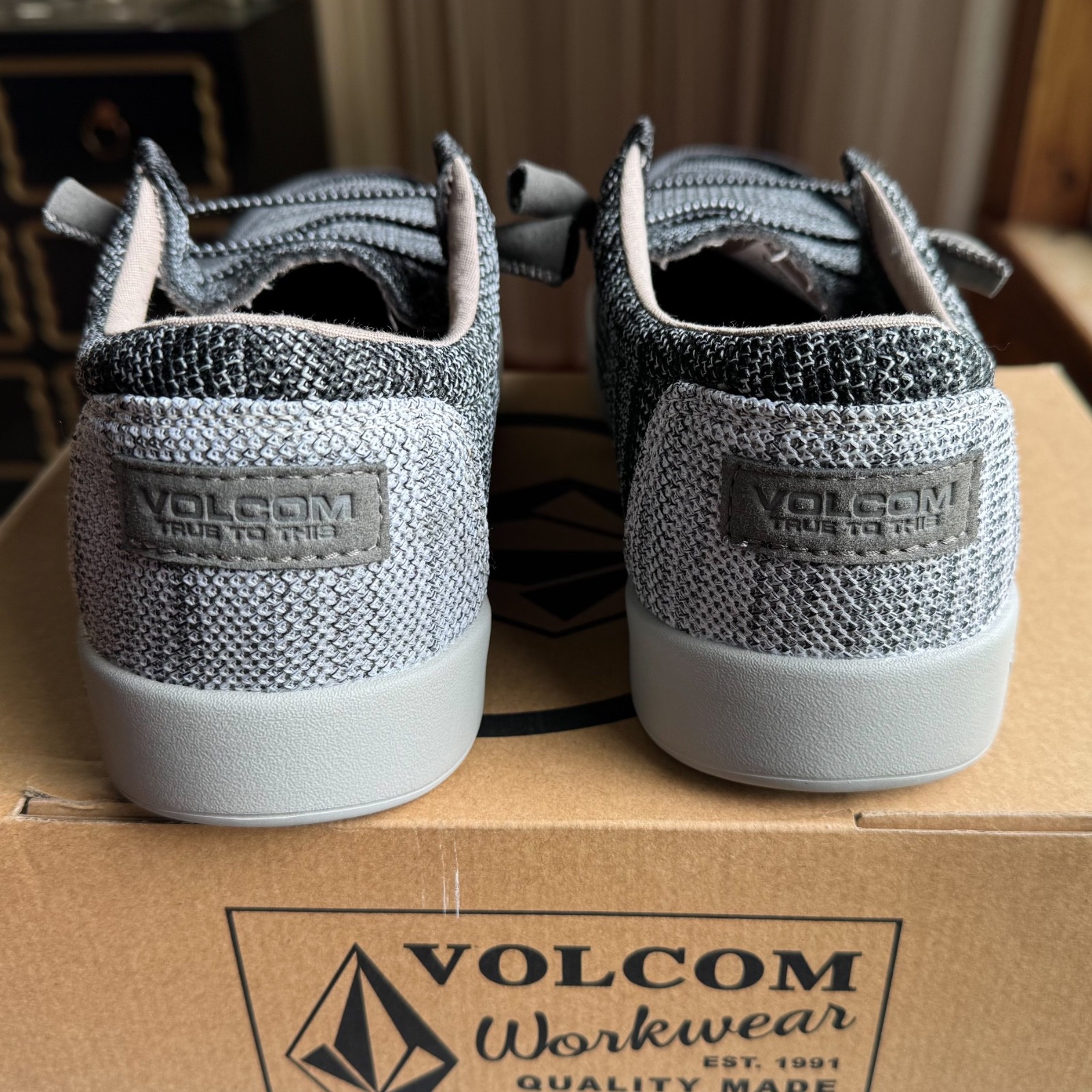 Volcom Chill grey fabric lightweight work shoe composite toe 10 Wide NWB